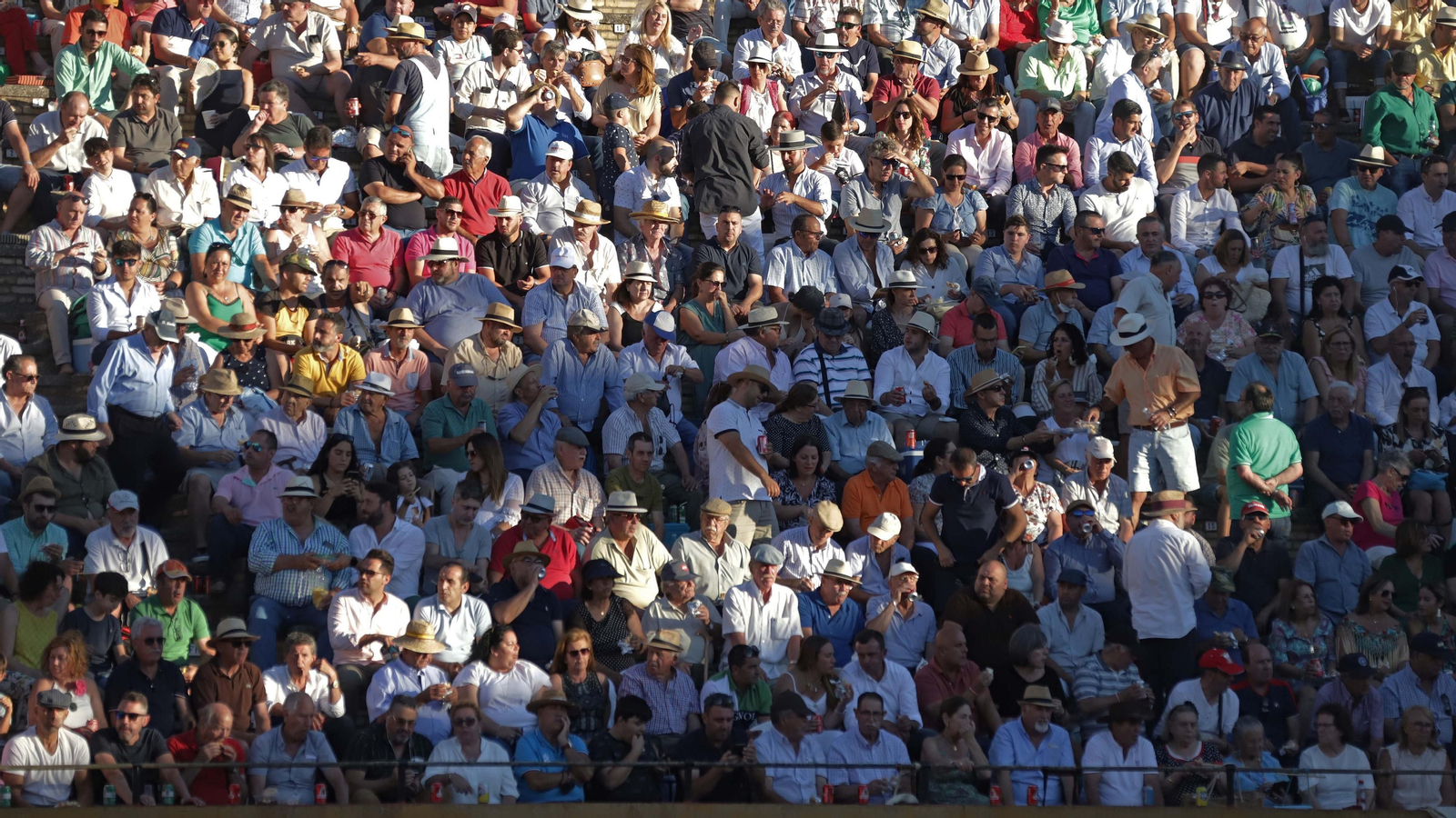 Ambiente en la corrida del viernes de la Feria Taurina de Algeciras