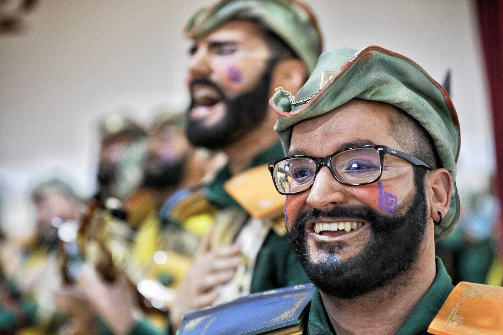 La comparsa 'Ahora o nunca' en camerinos.