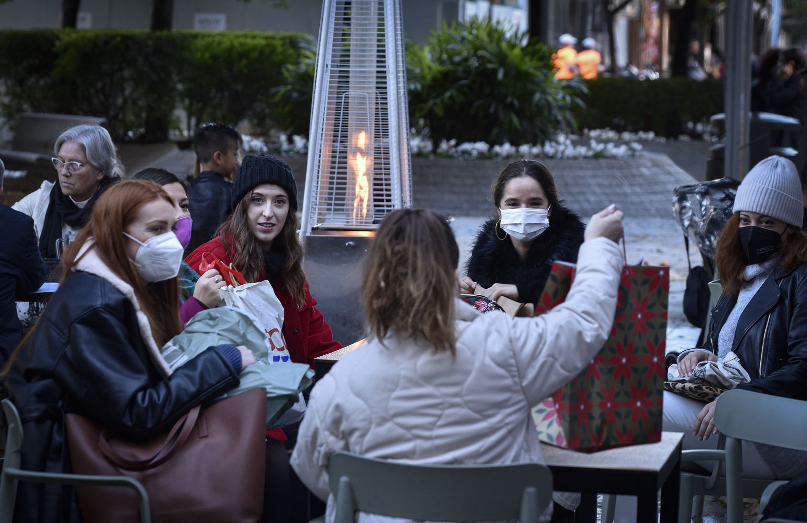 Luces y sombras en un buen puente para el comercio y la hostelería