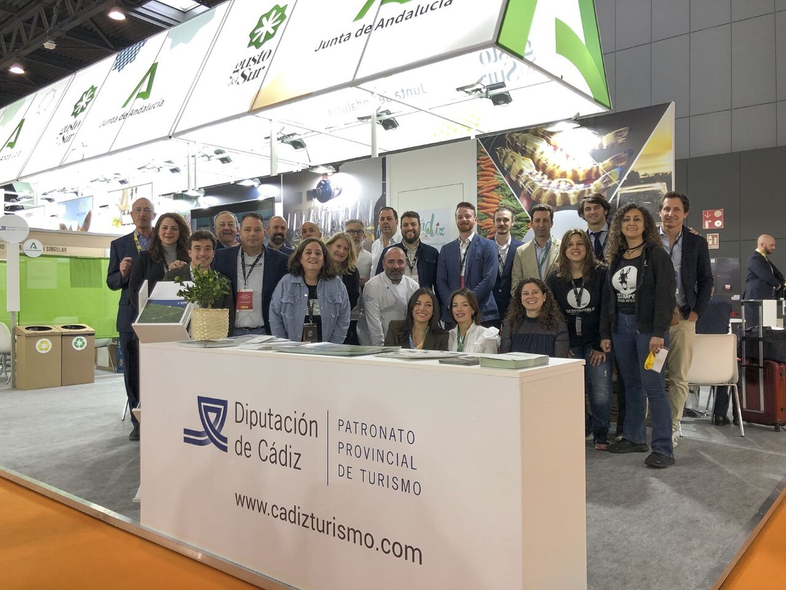 Foto de los representantes de las 15 empresas de la provincia que han viajado a Alimentaria