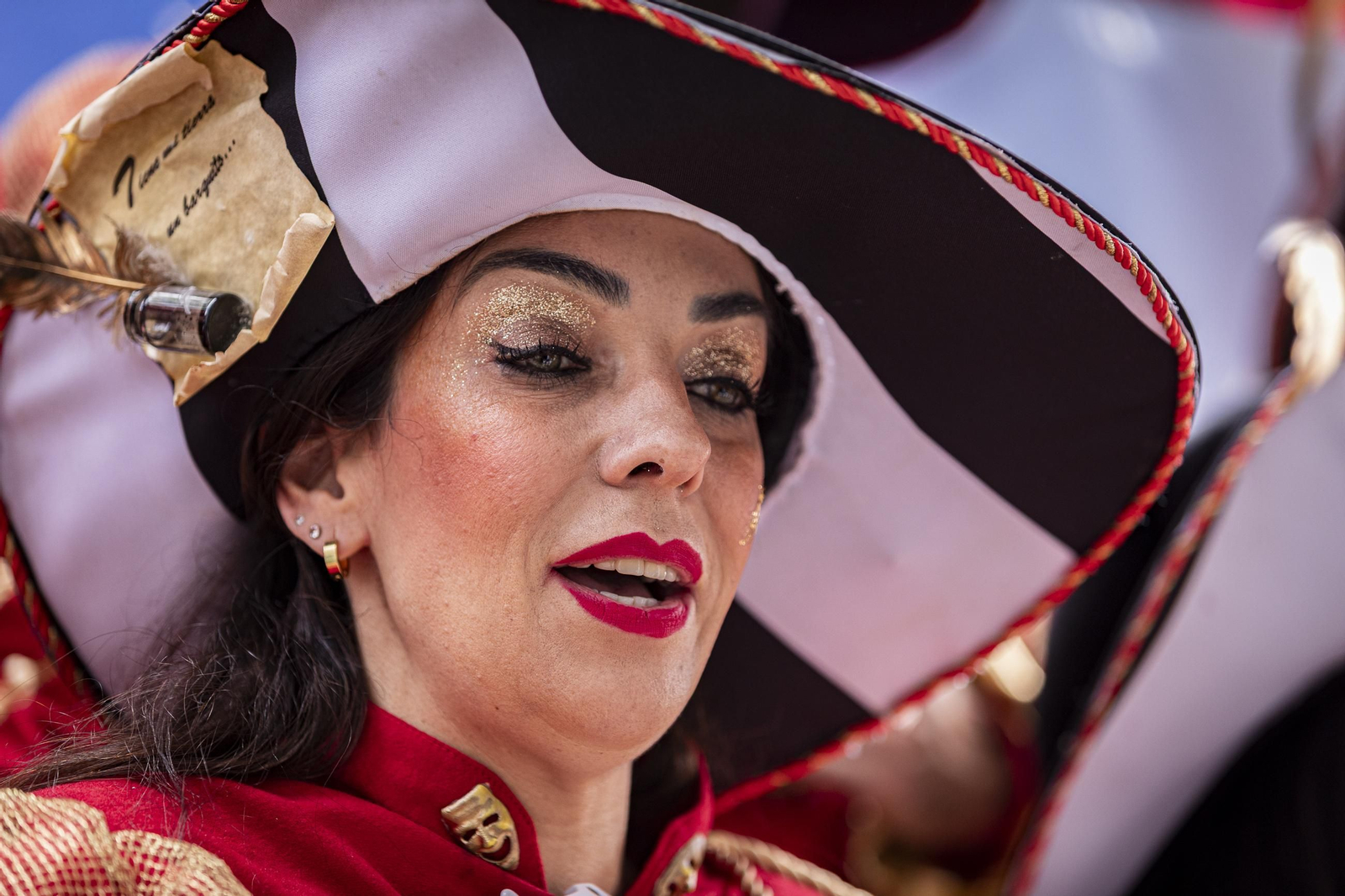 Las imágenes del segundo sábado de Carnaval de Cádiz 2025: Carrusel de coros bajo la lluvia