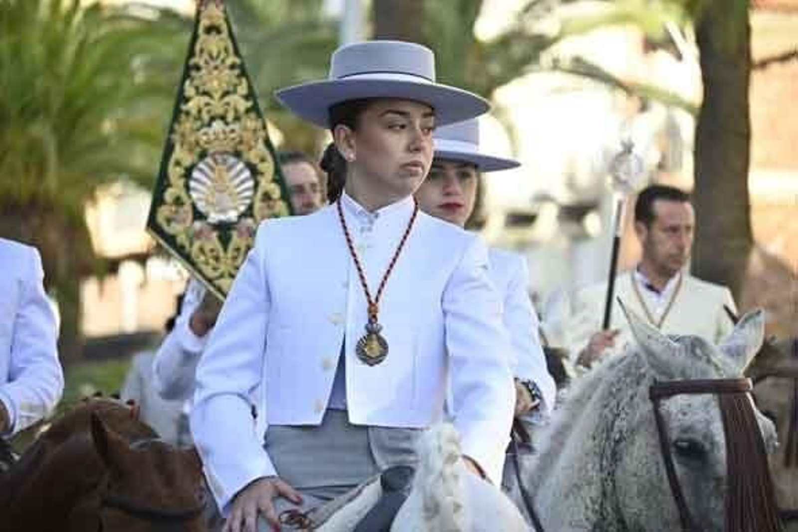 Las mejores imágenes de los peregrinos en la salida de Emigrantes