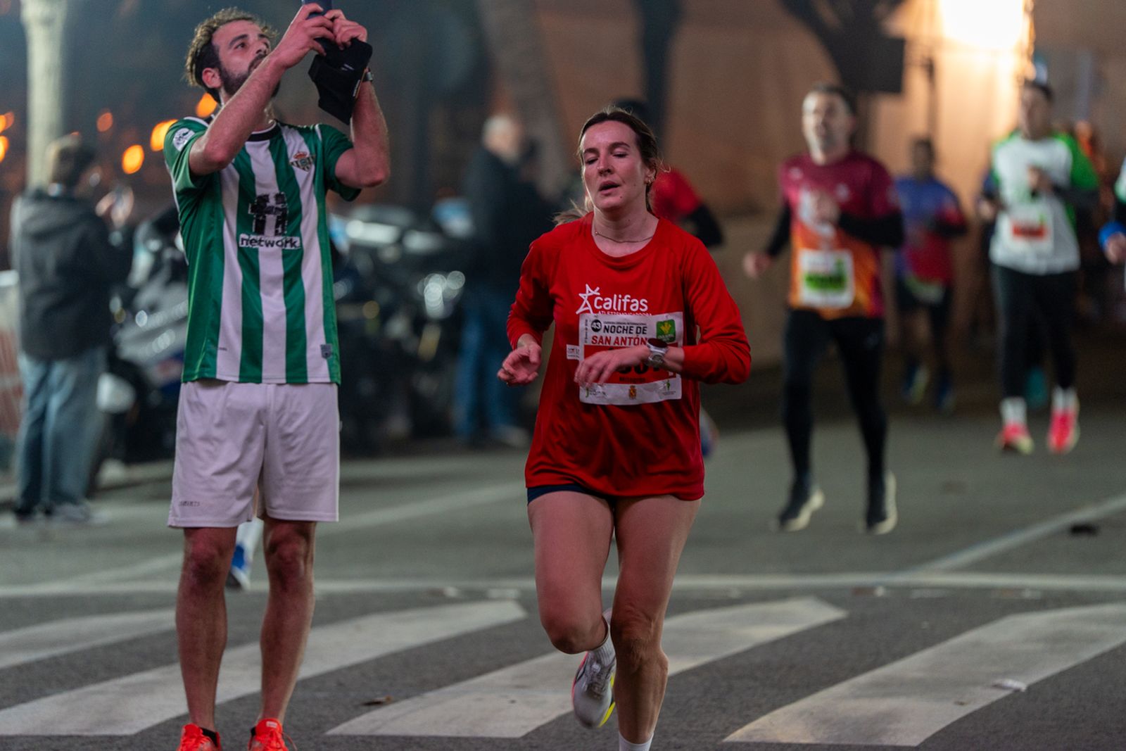 En imágenes: búscate en tu llegada a meta de la Carrera de San Antón 2026 (5)