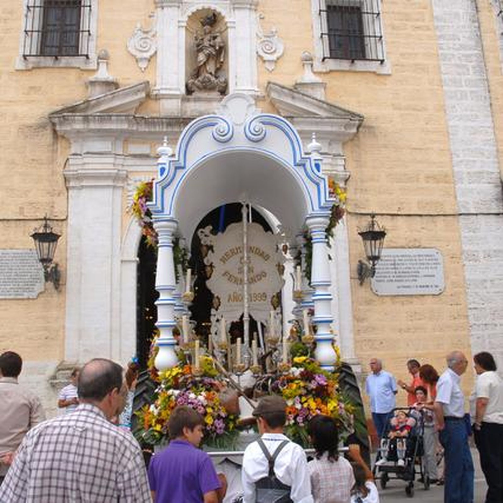 La hermandad de San Fernando comenzó su camino. /Rioja
