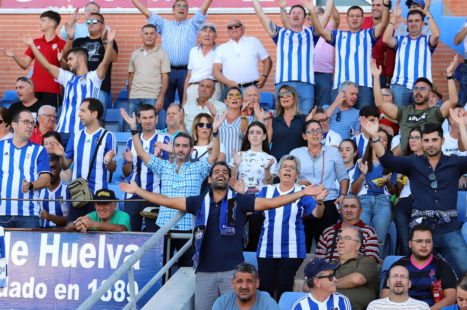 Imágenes del mejor ambiente en el Estadio Nuevo Colombino