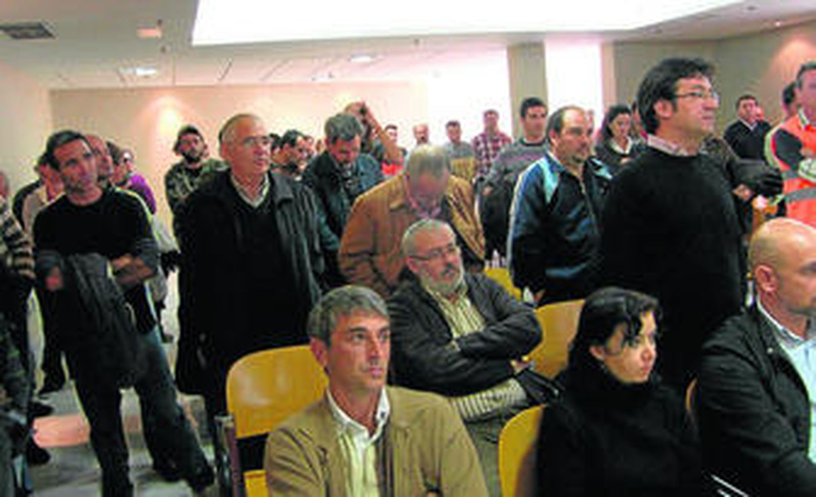 El Pleno estuvo bastante agitado con la protesta de los trabajadores .