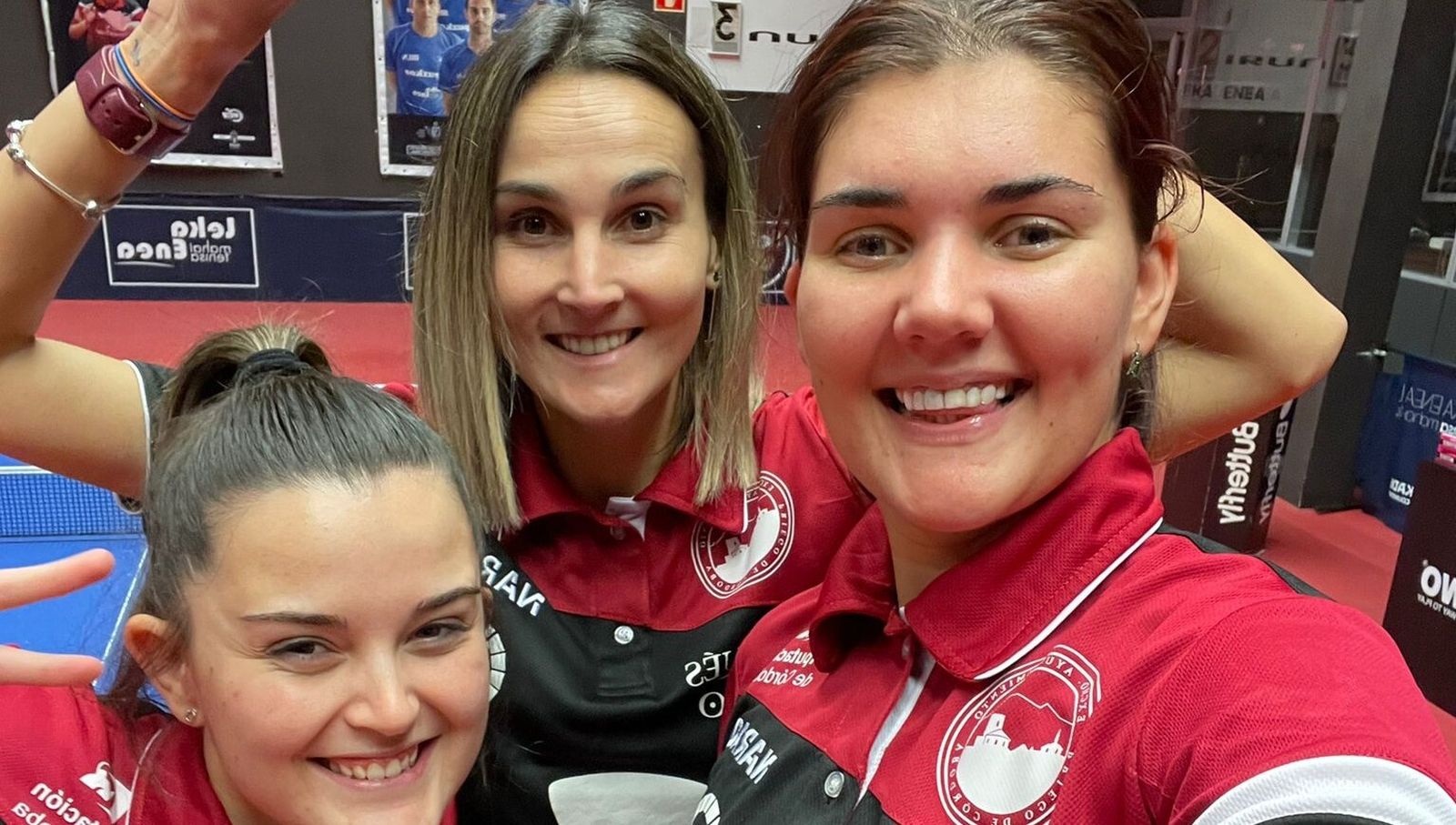 Las jugadoras del Museo de la Almendra Francisco Morales tras su victoria en Irún.