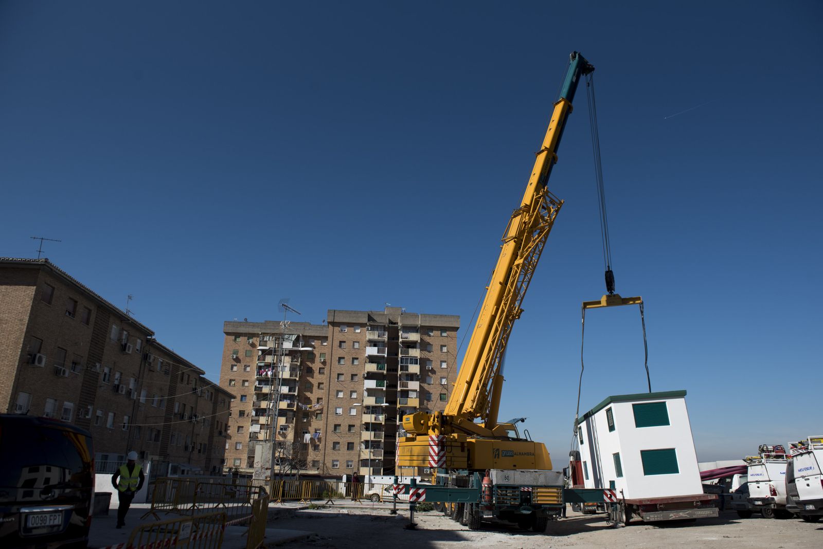 Las imágenes de la instalación del nuevo transformador de la zona Norte de Granada