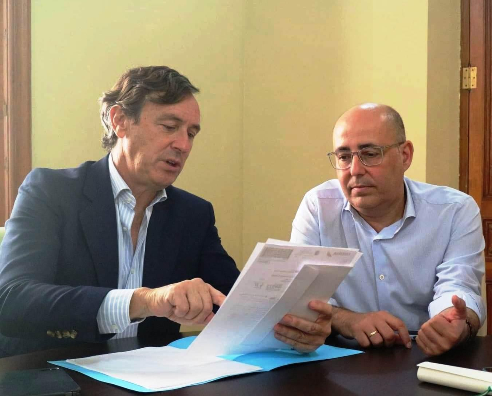 Reunión entre Rafael Hernando y Domingo Fernández