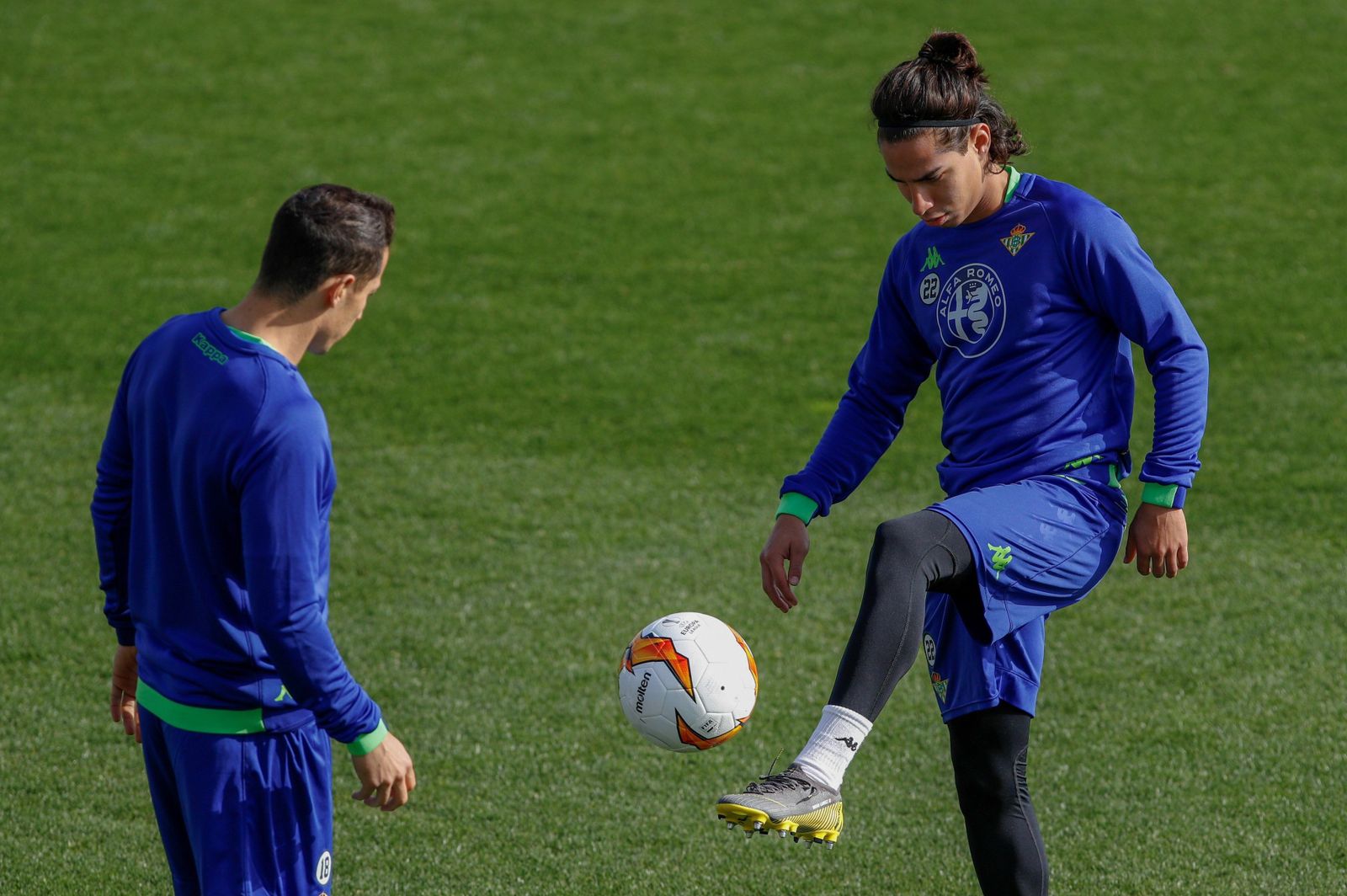 Guardado y Lainez, durante un entrenamiento de la Liga Europa del pasado curso.