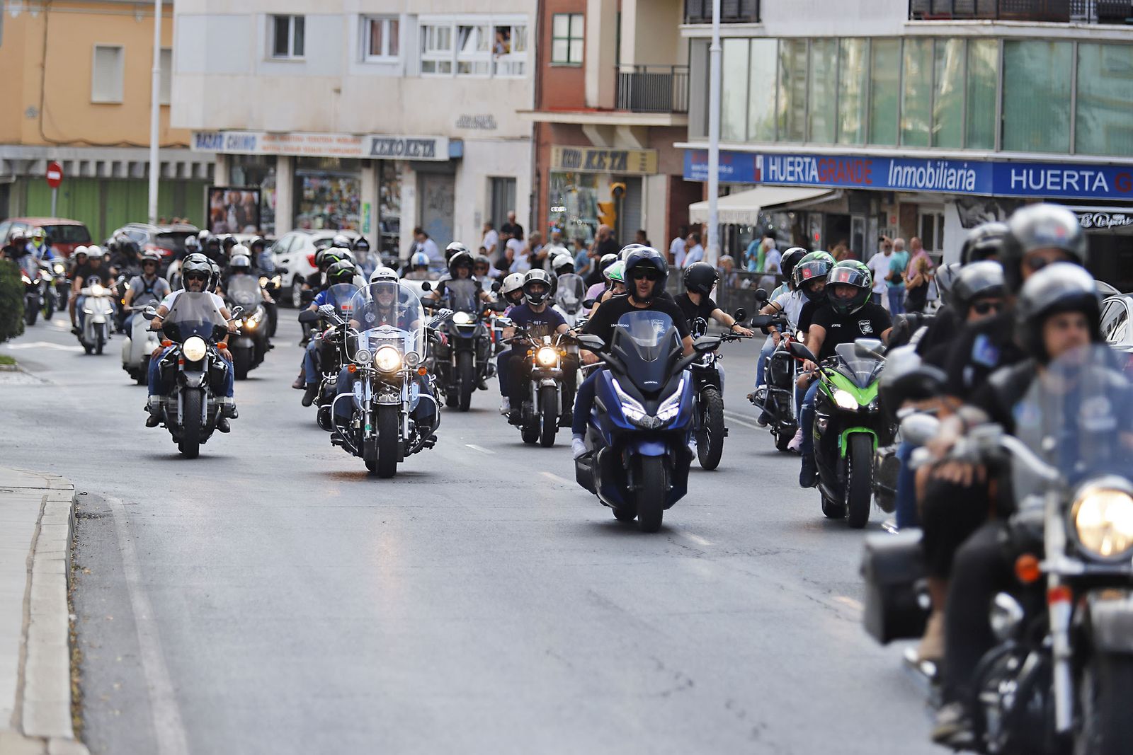 Las motos del club Descubridores toman las calles de Huelva