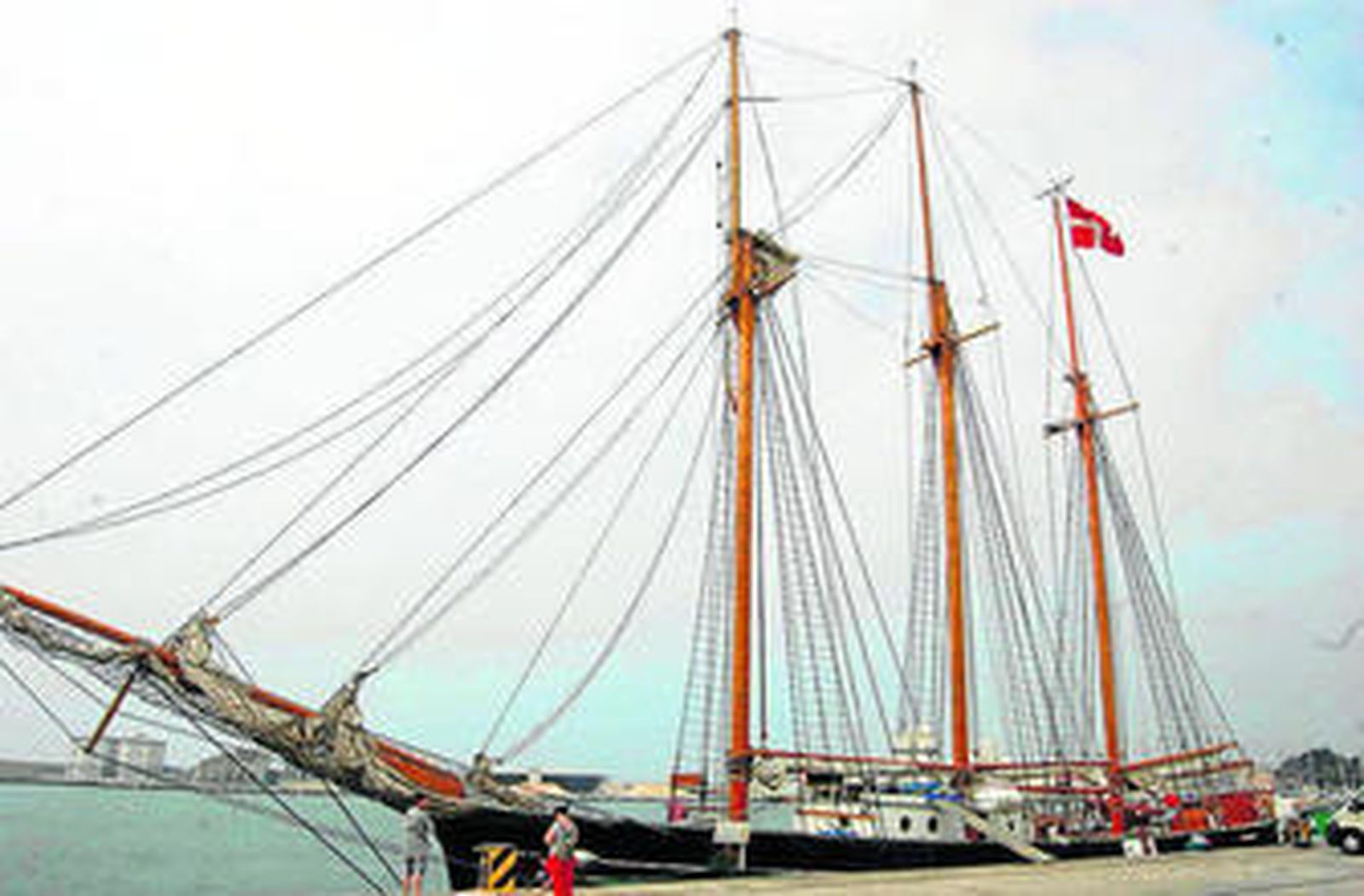 El barco centenario, en el Puerto de Motril.