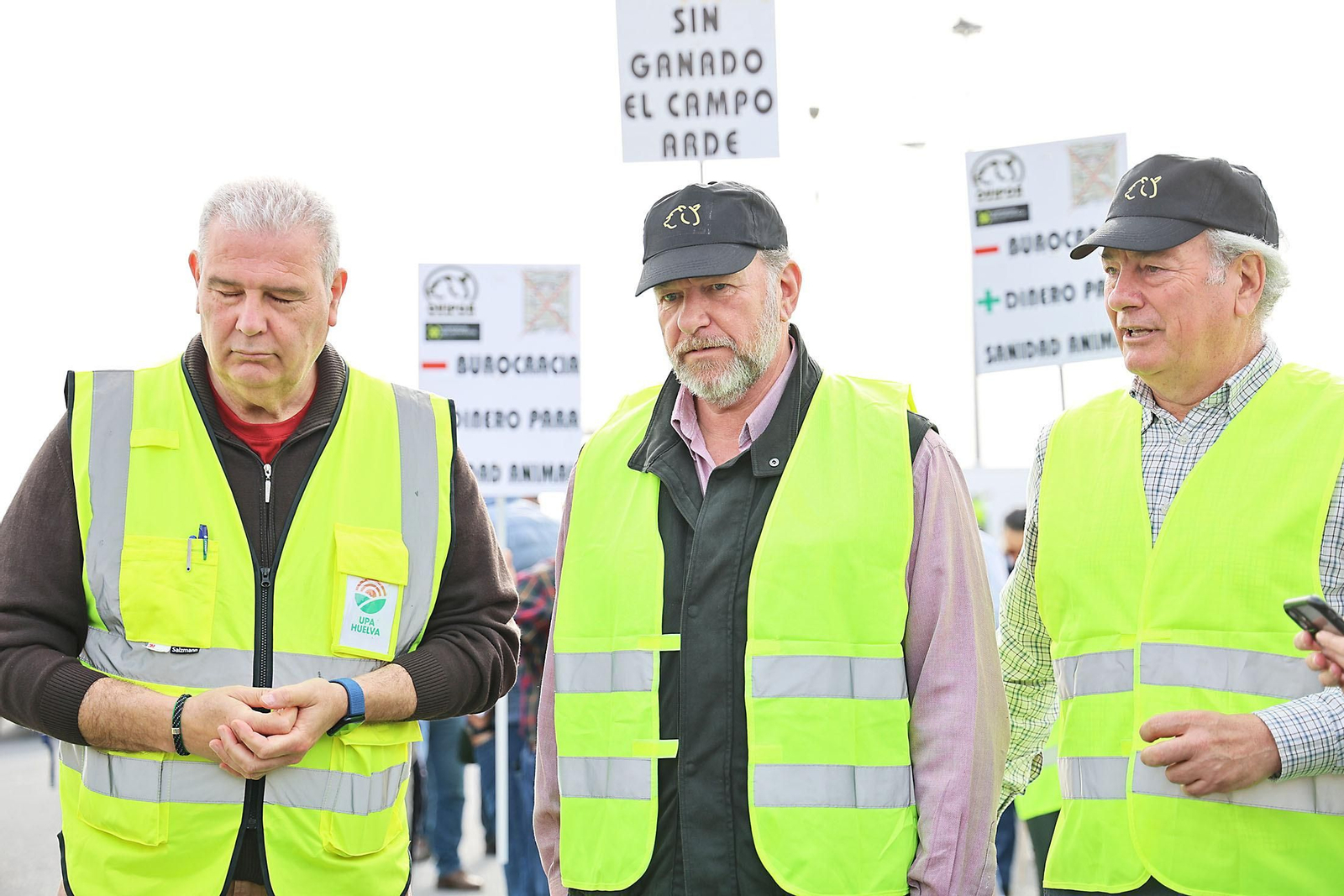 Imágenes de la multitudinaria tractorada de los agricultores en Huelva