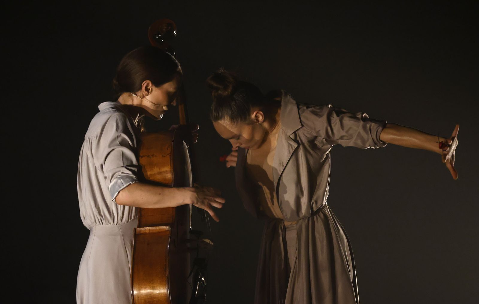 Florencia Oz e Isidora O'Ryan "Antípodas" Bienal de Sevilla, en imágenes
