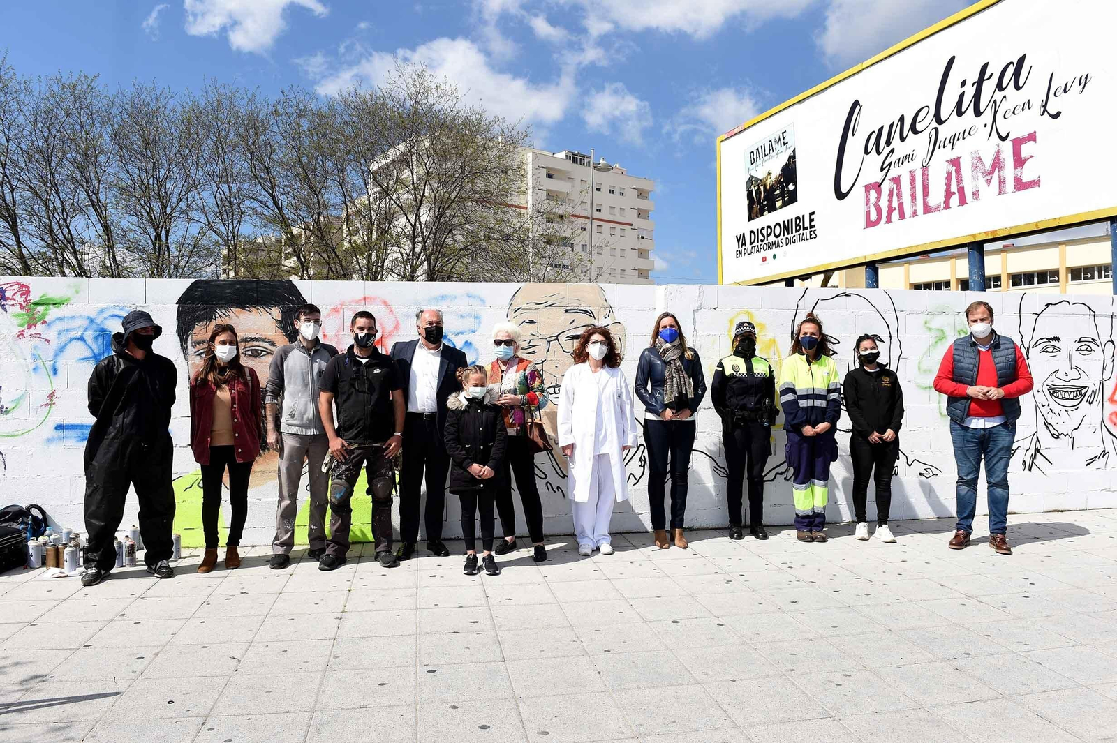 Artistas y representantes de los colectivos homenajeados.