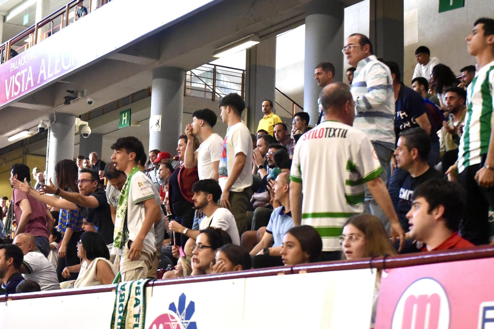 Las mejores fotos del ambiente en Vista Alegre para el Córdoba Futsal - Peñíscola
