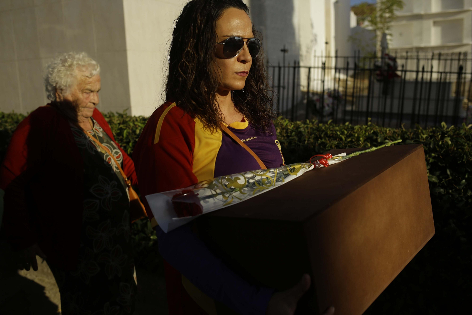 Los restos fueron introducidos en pequeñas cajas fúnebres de madera en el cementerio. Los restos fueron introducidos en pequeñas cajas fúnebres de madera en el cementerio.