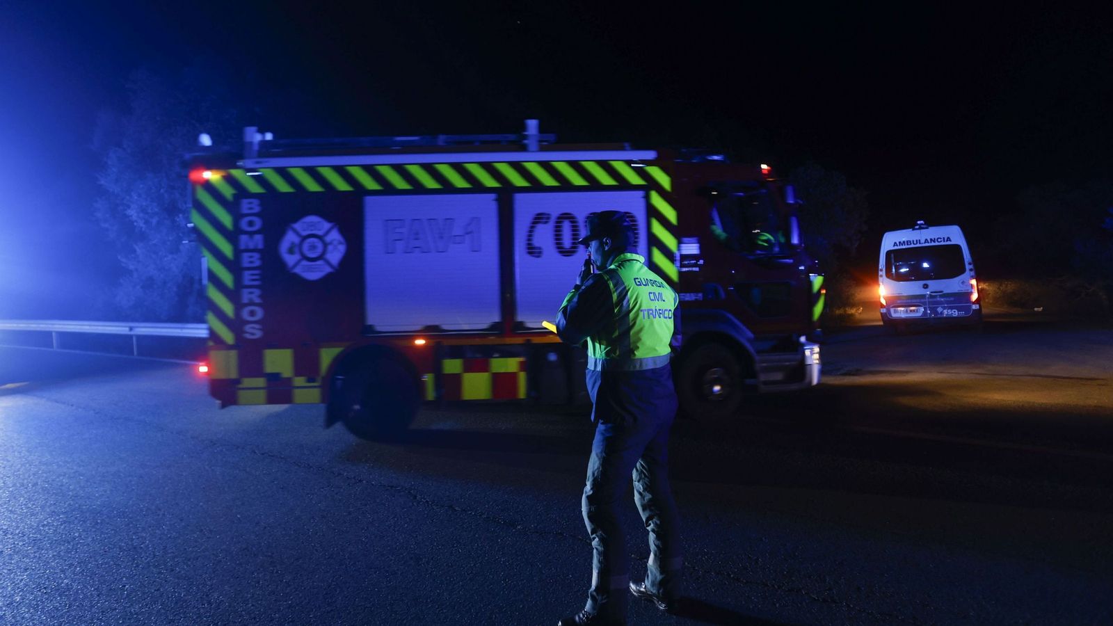 Camión de bomberos entrando a la zona del accidente.
