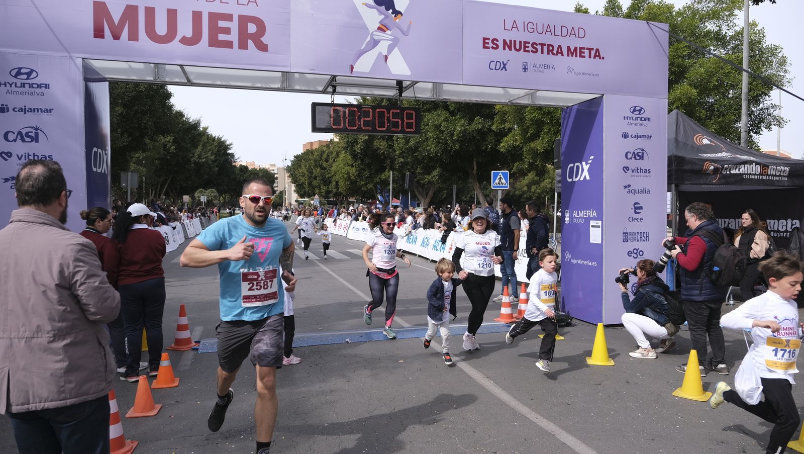 Imágenes de la Carrera de la Mujer 2023 en Almería