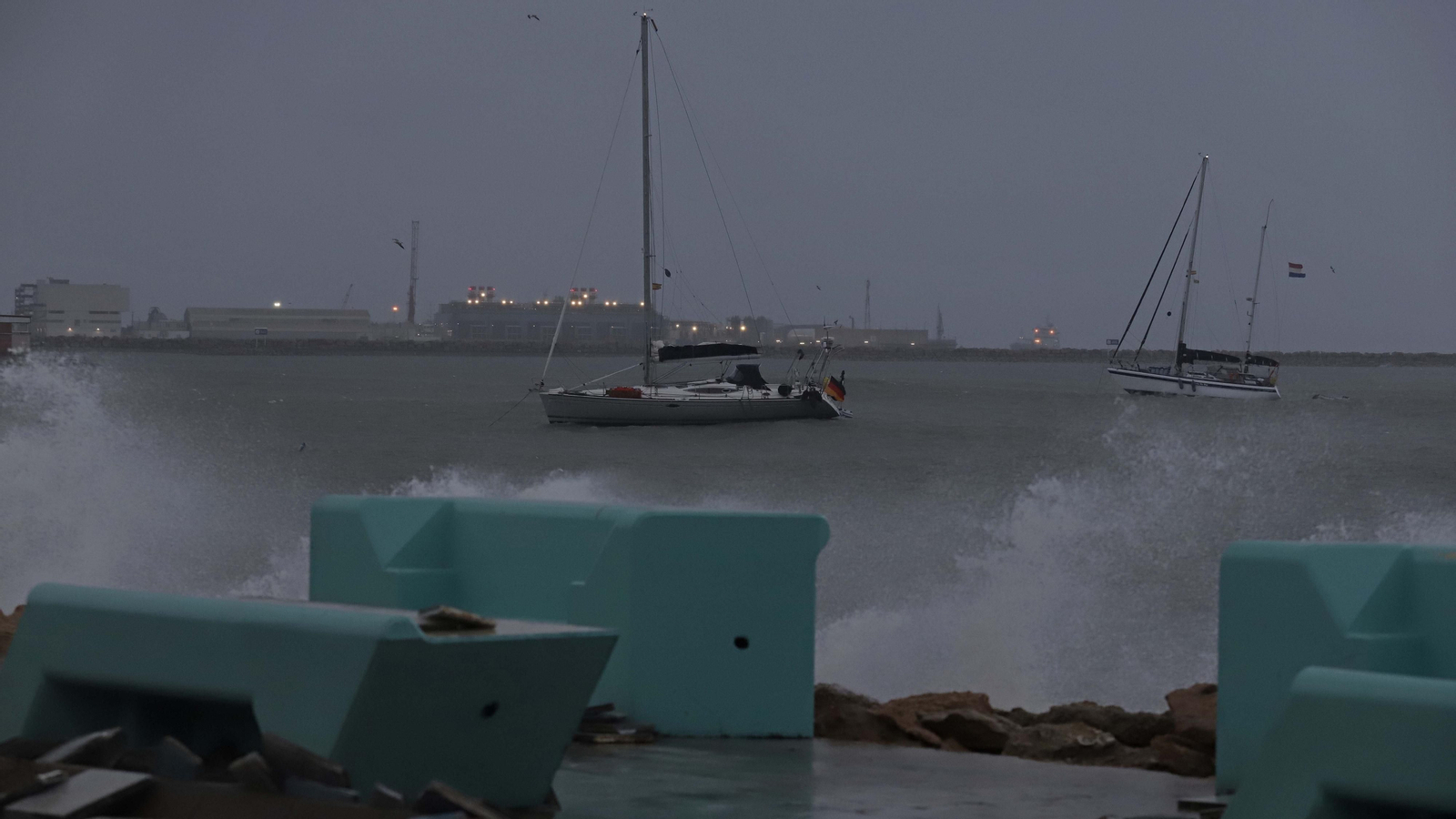 Fotos de los destrozos del temporal de levante en La Línea