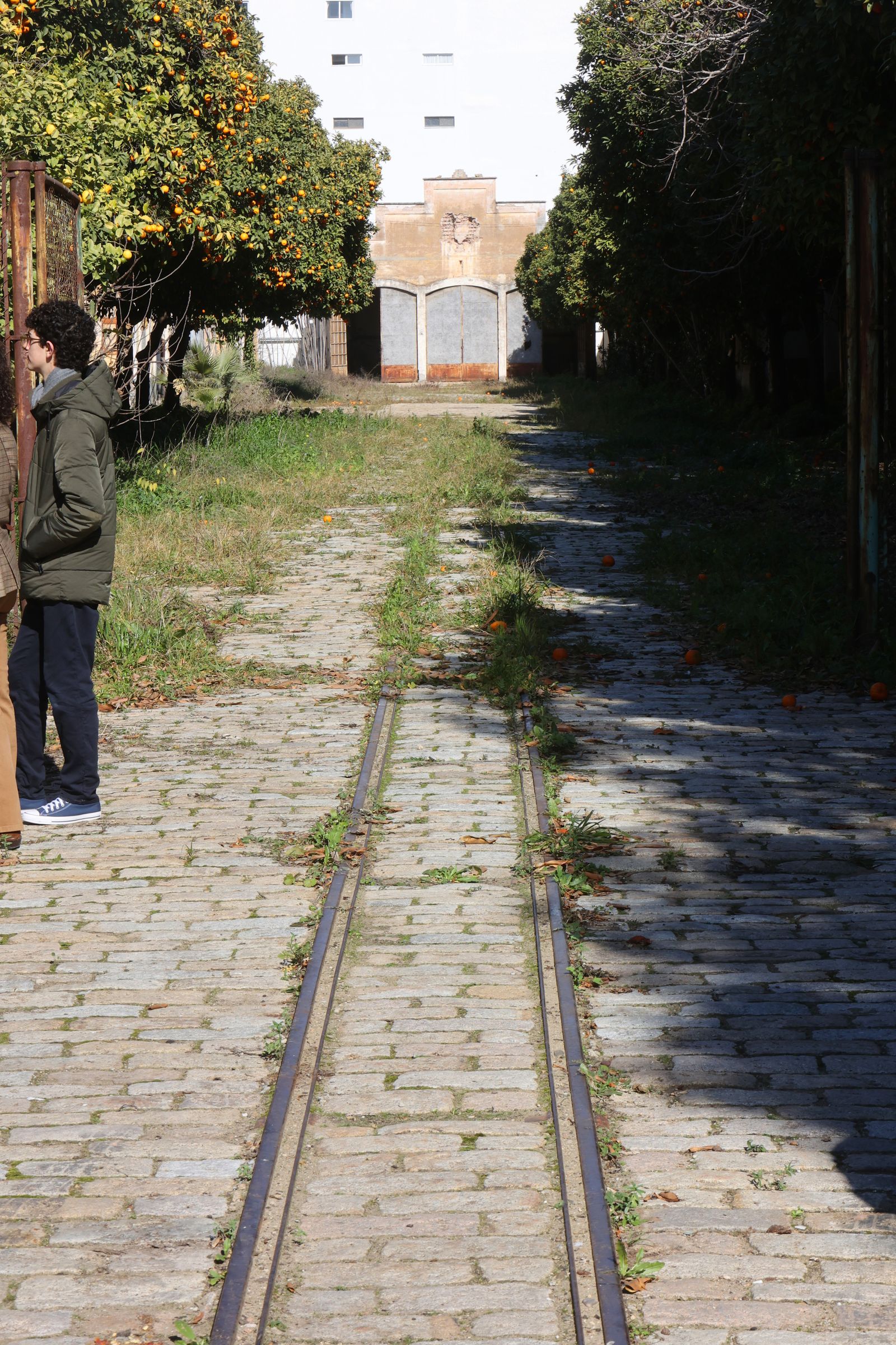Carolina España visita la antigua fábrica de Artillería