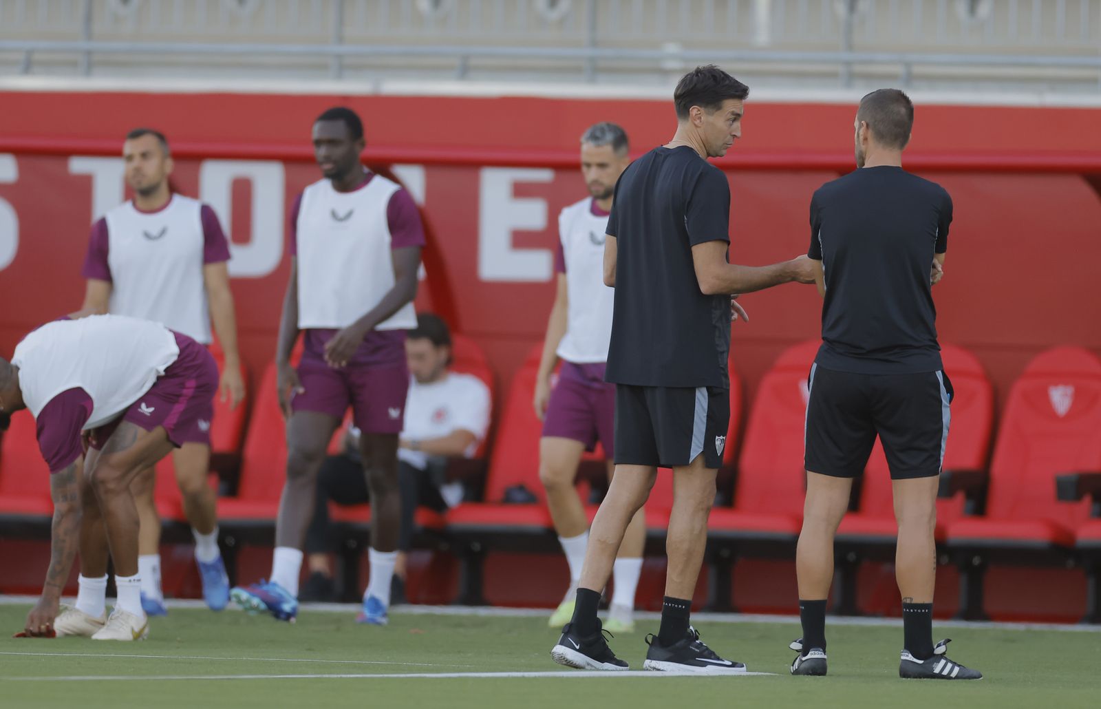 Las fotos del primer entrenamiento de Diego Alonso como entrenador del Sevilla FC