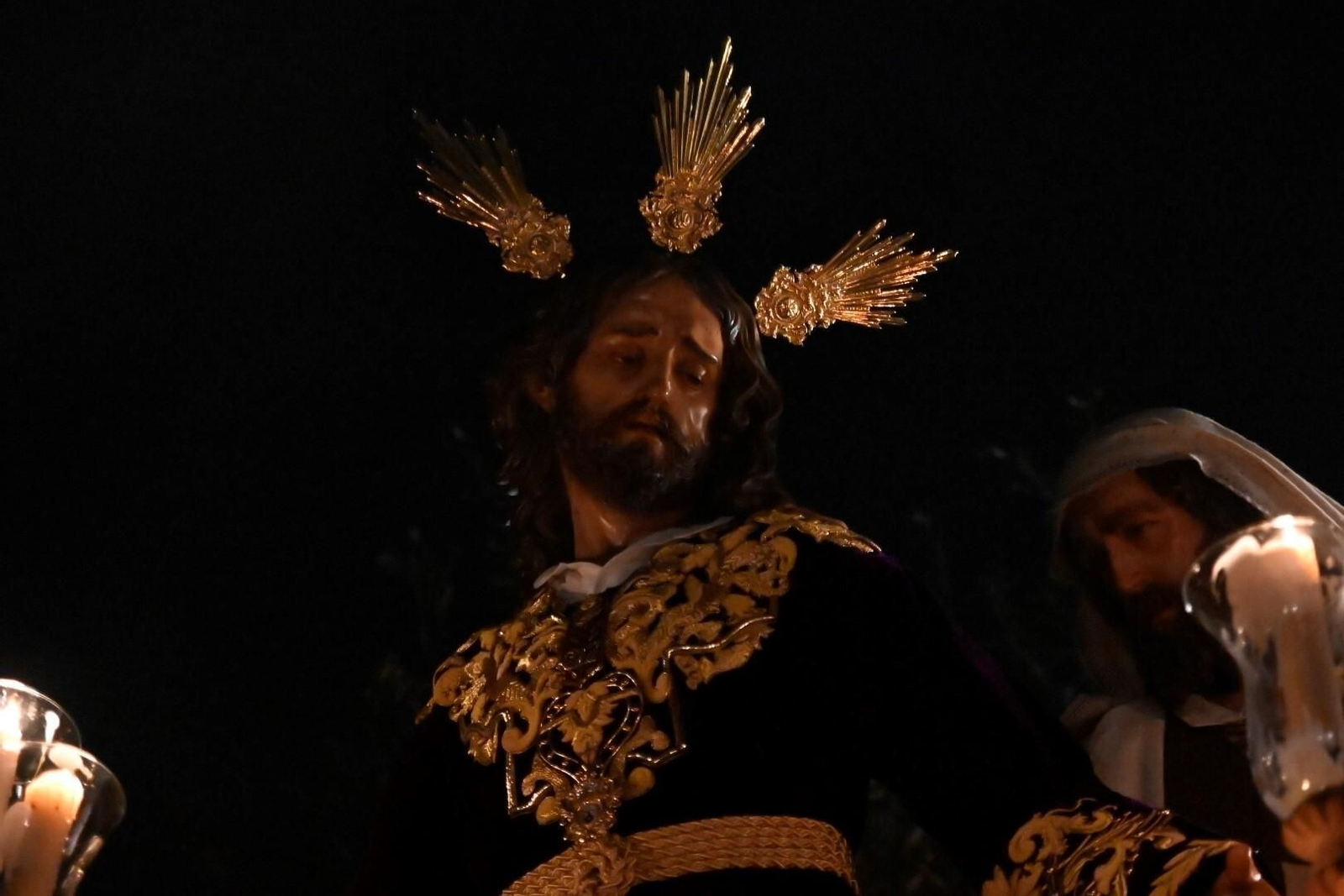 El Señor de la Salud da luz al Jueves de Pasión en Córdoba, en imágenes