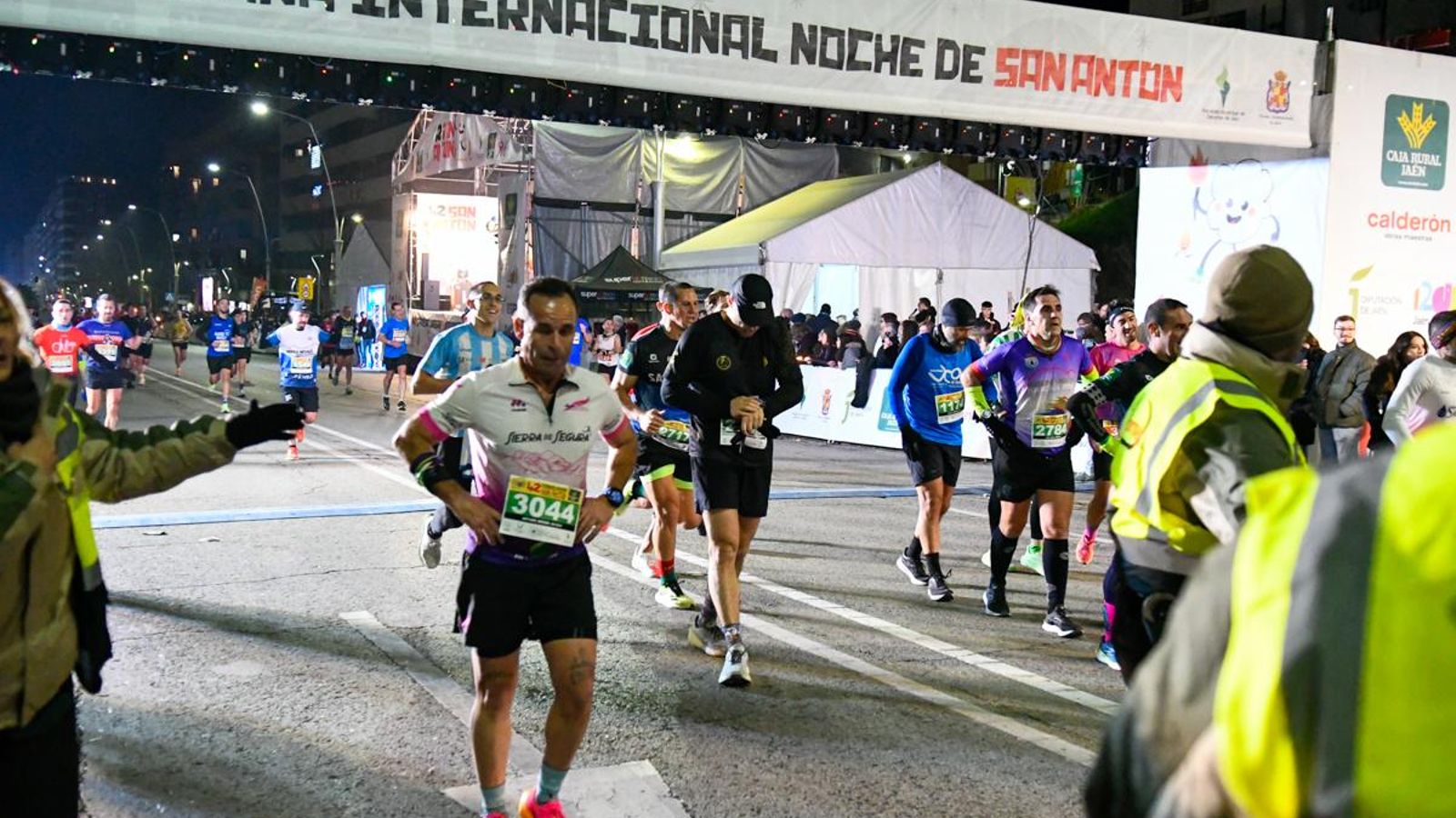 En imágenes: búscate en tu llegada a meta de la Carrera de San Antón 2025 (3)