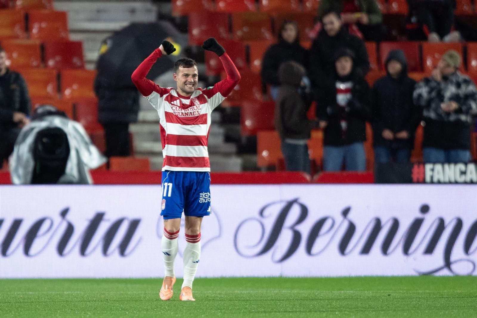 José Arnáiz celebrando el gol.