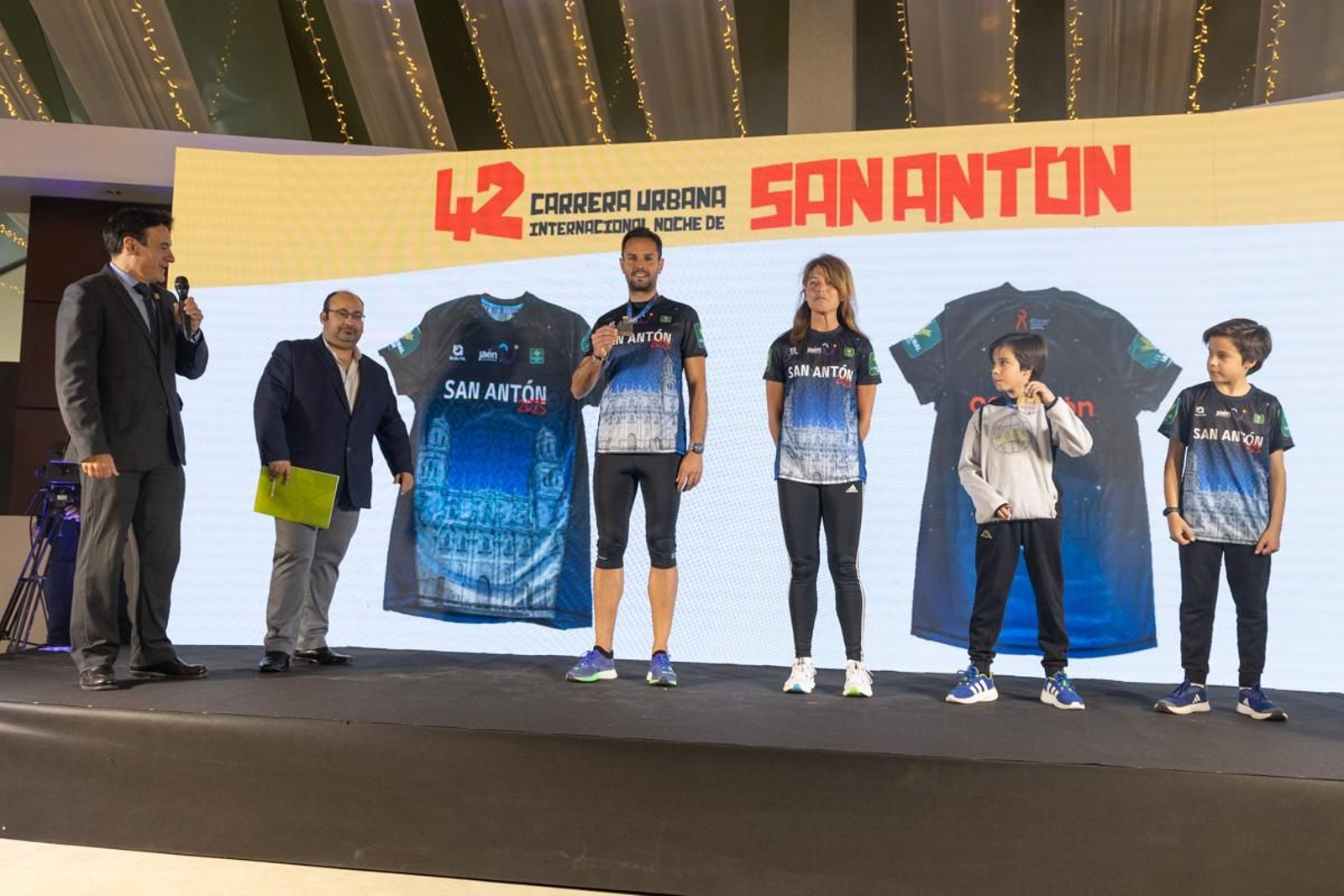 La presentación de la XLII Carrera Urbana Internacional Noche de San Antón, en imágenes