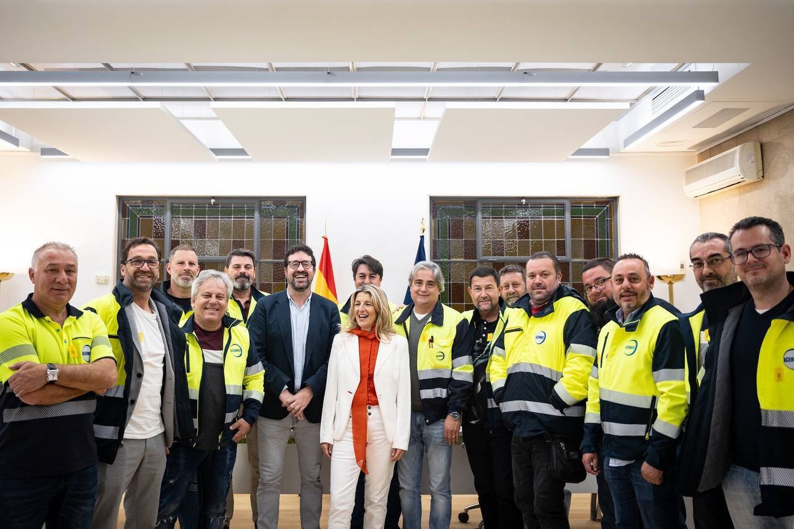 Las fotos de los trabajadores de Acerinox con la ministra de Trabajo, Yolanda Díaz