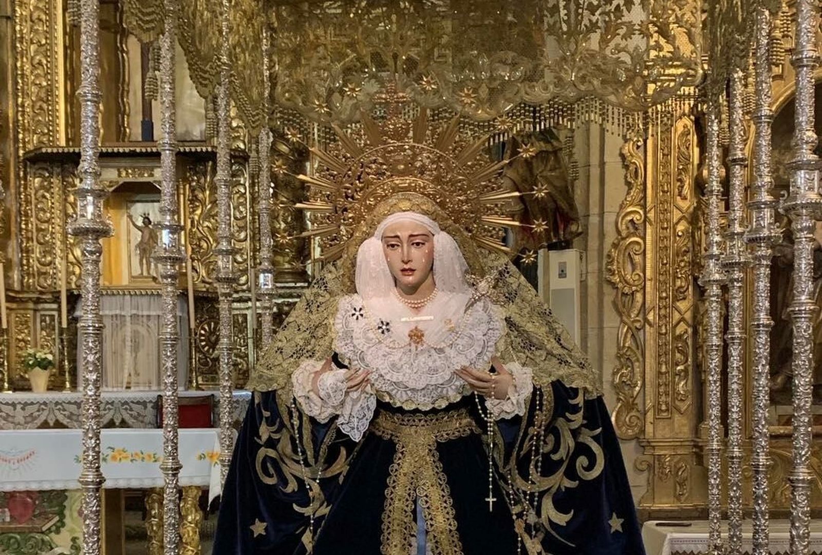 Altar de culto de la imagen de la Virgen de los Dolores en su templo con motivo del septenario celebrado por el 50 aniversario de su bendición.