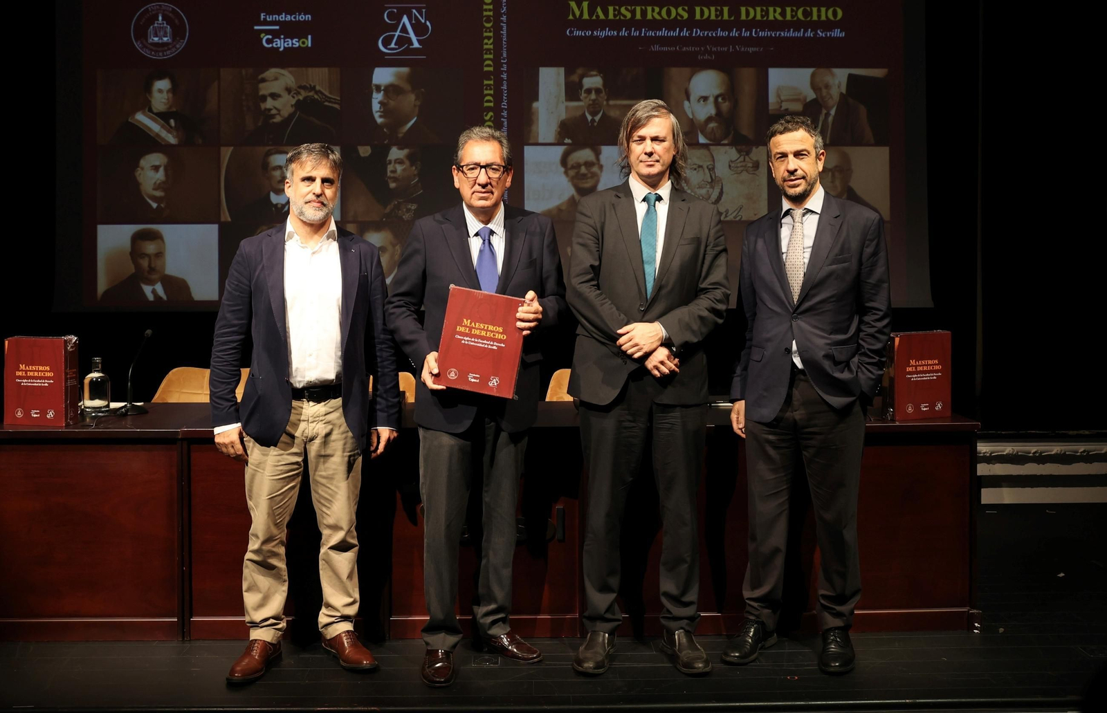 Presentación de 'Maestros del Derecho' en el Teatro Cajasol.