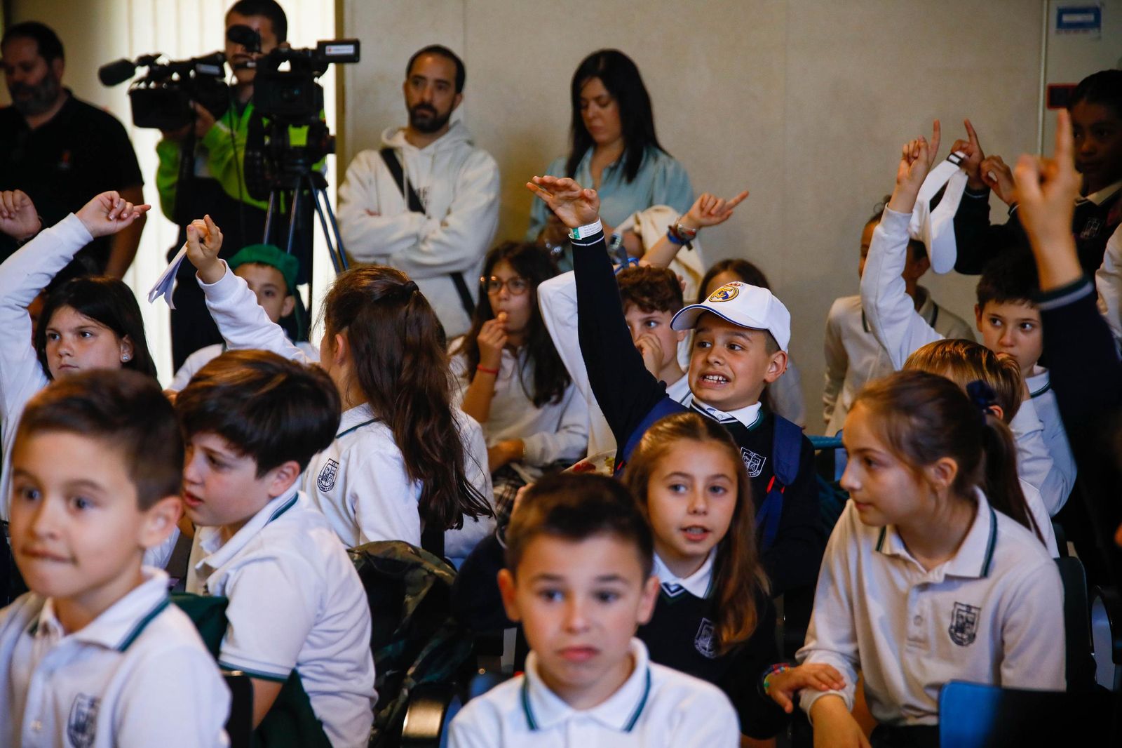 Visita al Ayuntamiento de Almería del colegio Virgen de Fátima, en imágenes