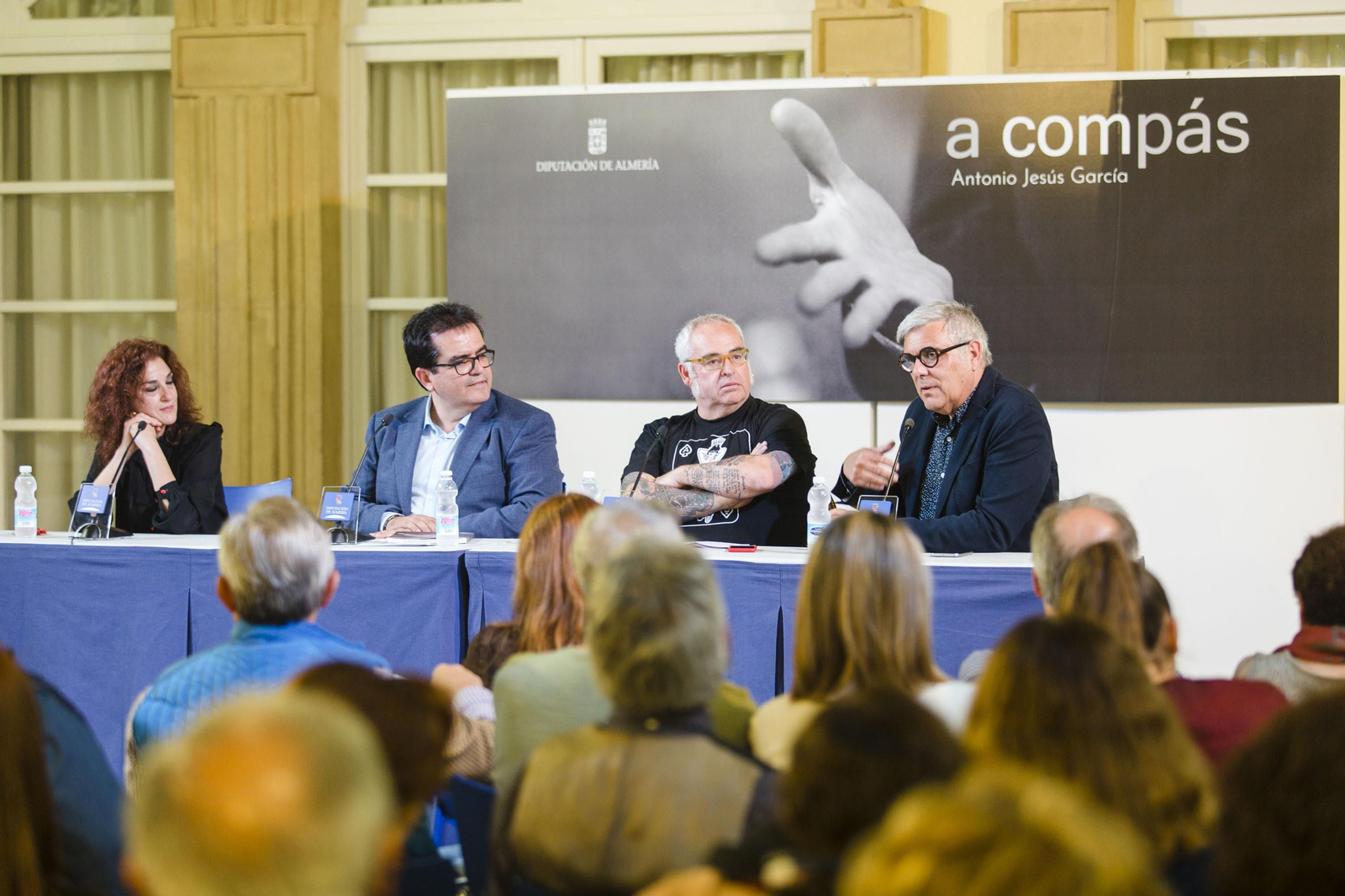 Antonio Jesús García junto al diputado Antonio Jesús Rodríguez, Carmen K. Salmerón y Carles Prats.