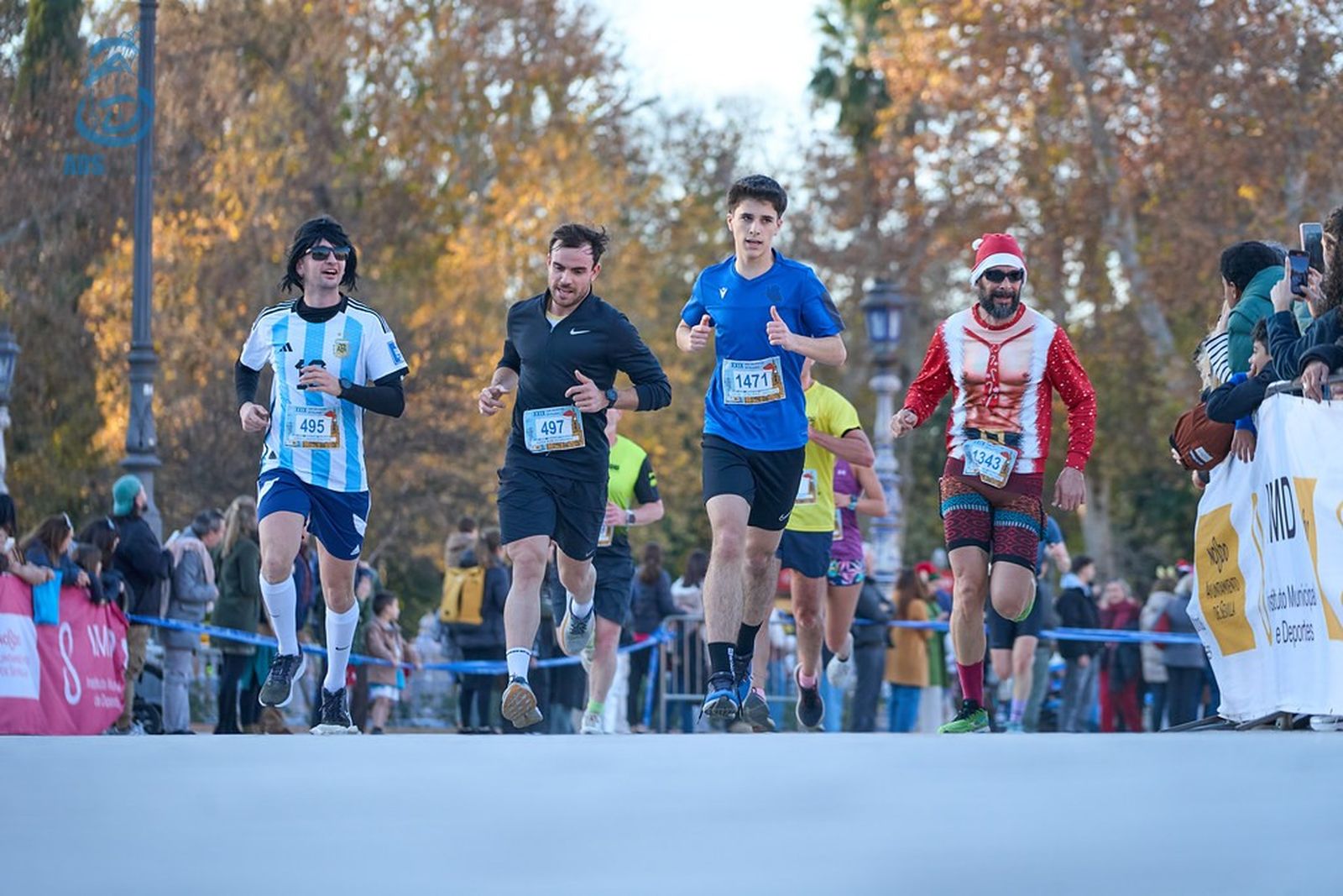 Una imagen de la pasada edición de la San Silvestre sevillana.