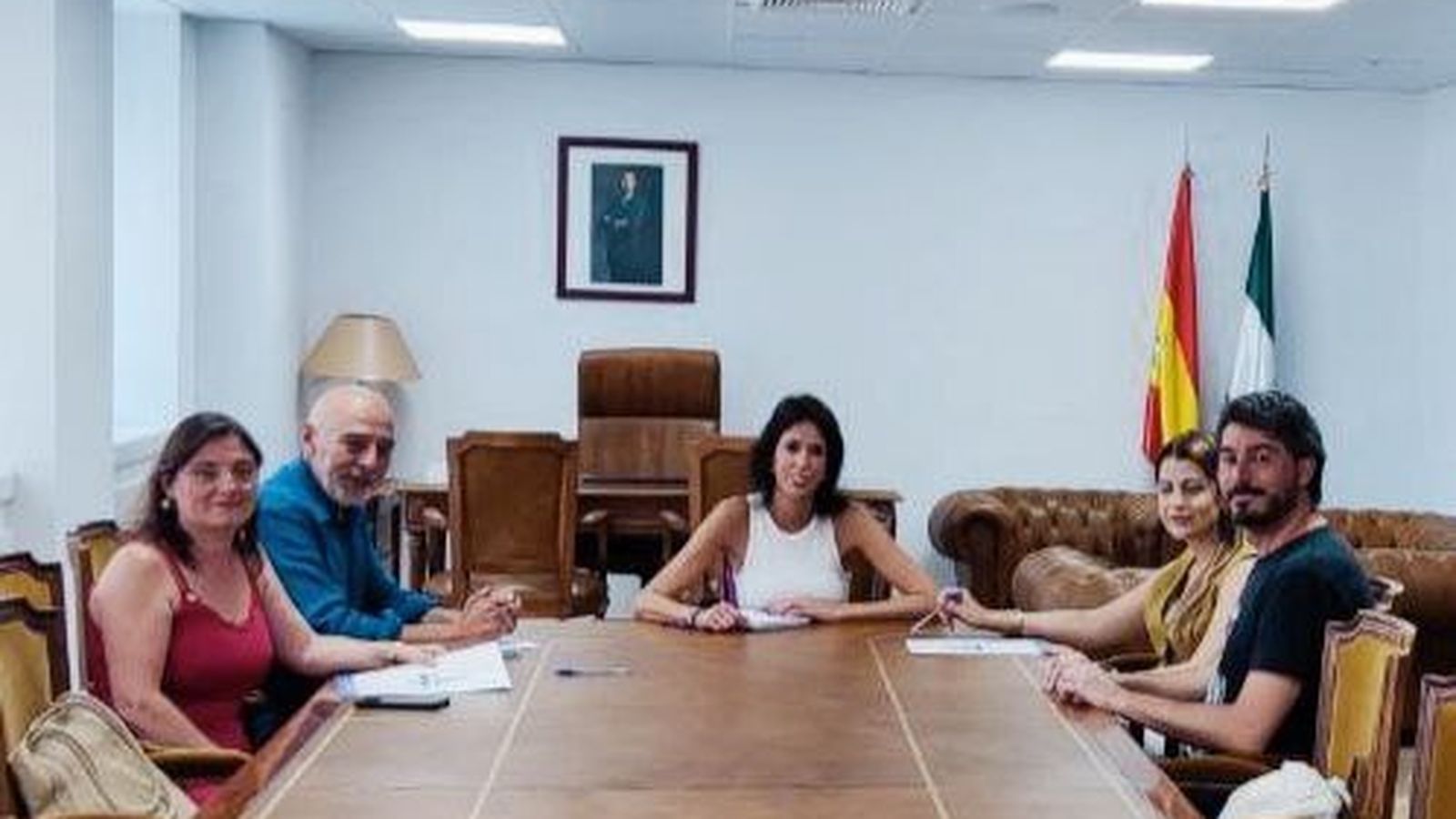 Imagen de la reunión de la candidata de Sumar, martina Velarde, con el sindicato de Justicia de Granada