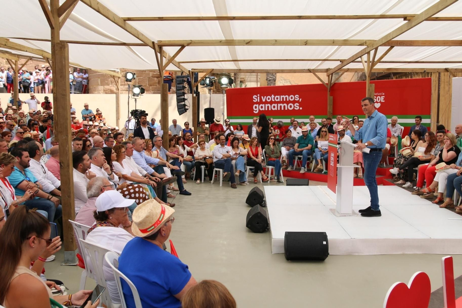 Juan Espadas comienza la campaña electoral con Pedro Sánchez, en imágenes