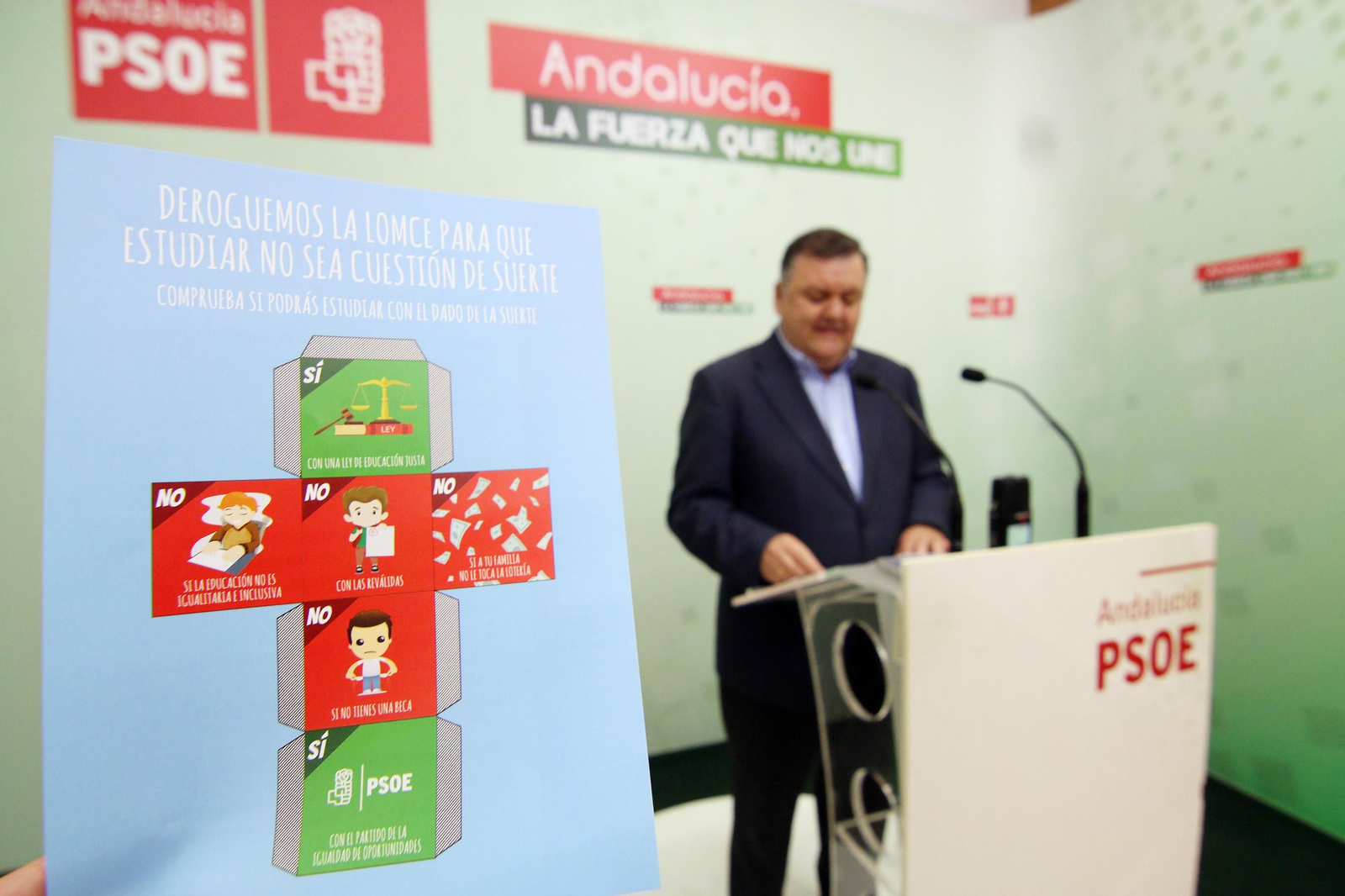 Zurera presenta la campaña del PSOE contra la Lomce. Zurera presenta la campaña del PSOE contra la Lomce.