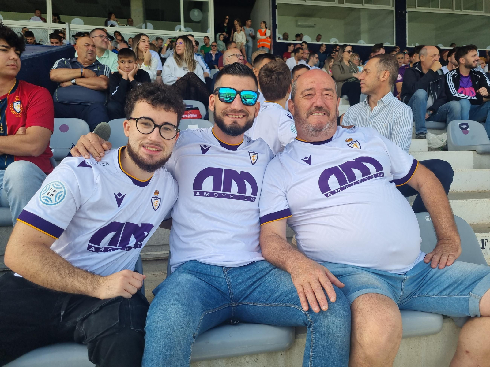 La afición lagarta en el empate entre el Real Jaén y UD Melilla, en imágenes