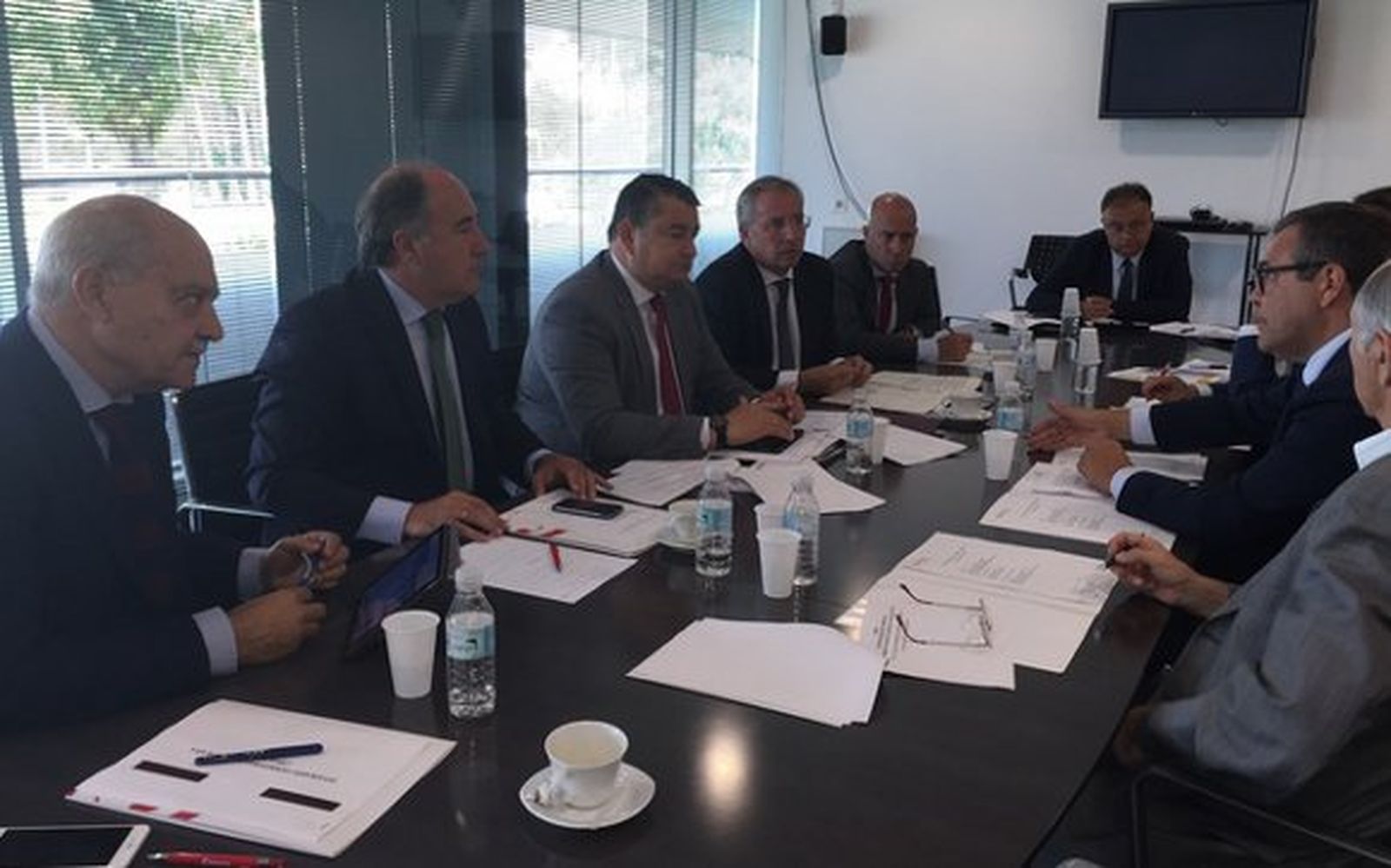 Reunión del delegado del Gobierno con la Cámara de Comercio y AGI