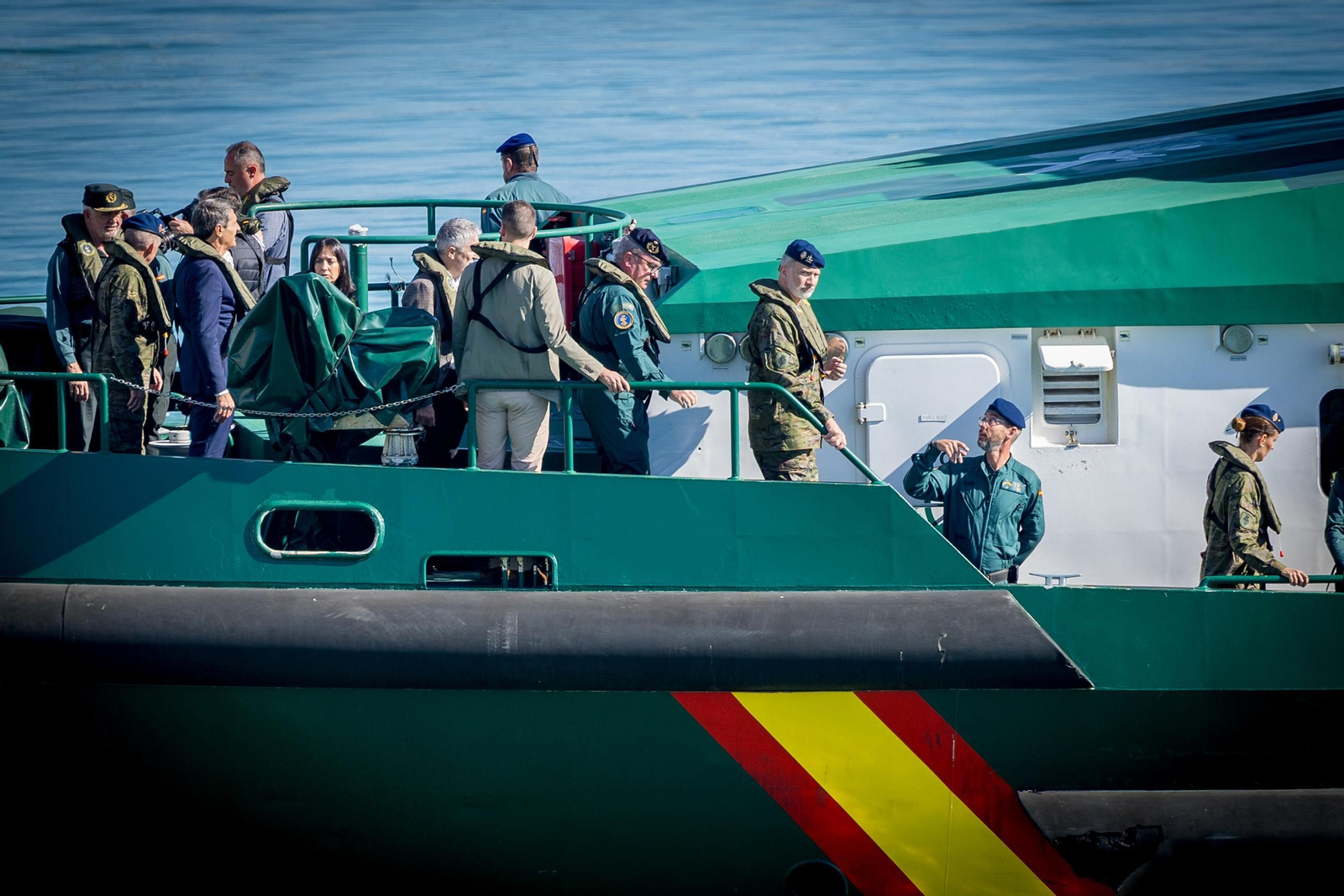Las imágenes de la visita del Rey a la Guardia Civil de Cádiz