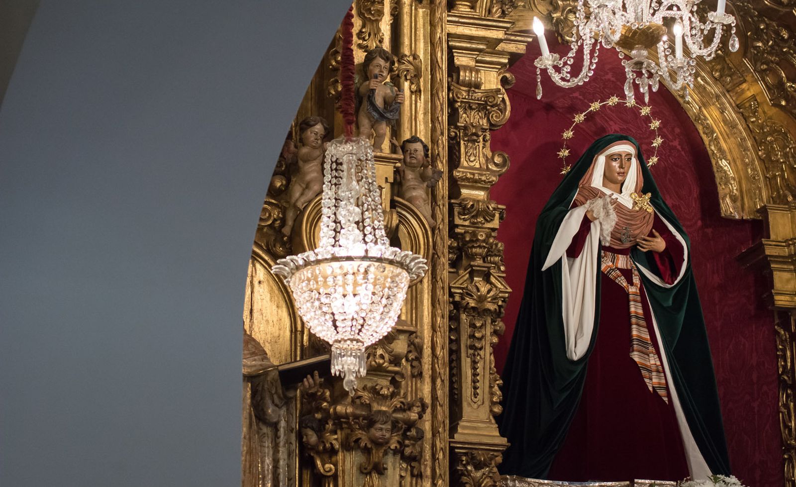 La Esperanza anuncia la cuaresma en Triana, vestida de hebrea