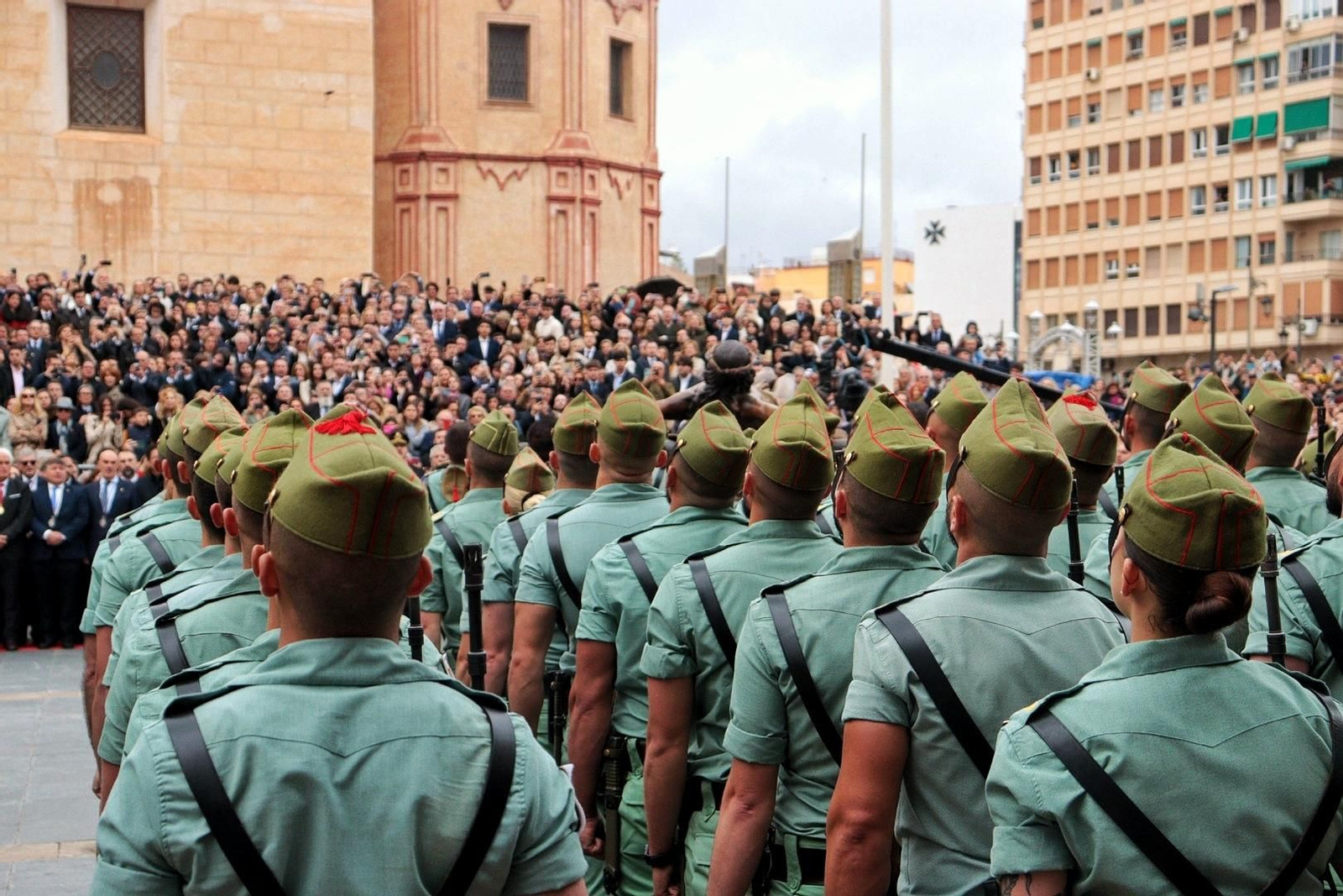 Las fotos de la Legión en el traslado del Cristo de Mena en Málaga este Jueves Santo Las fotos de la Legión en el traslado del Cristo de Mena en Málaga este Jueves Santo
