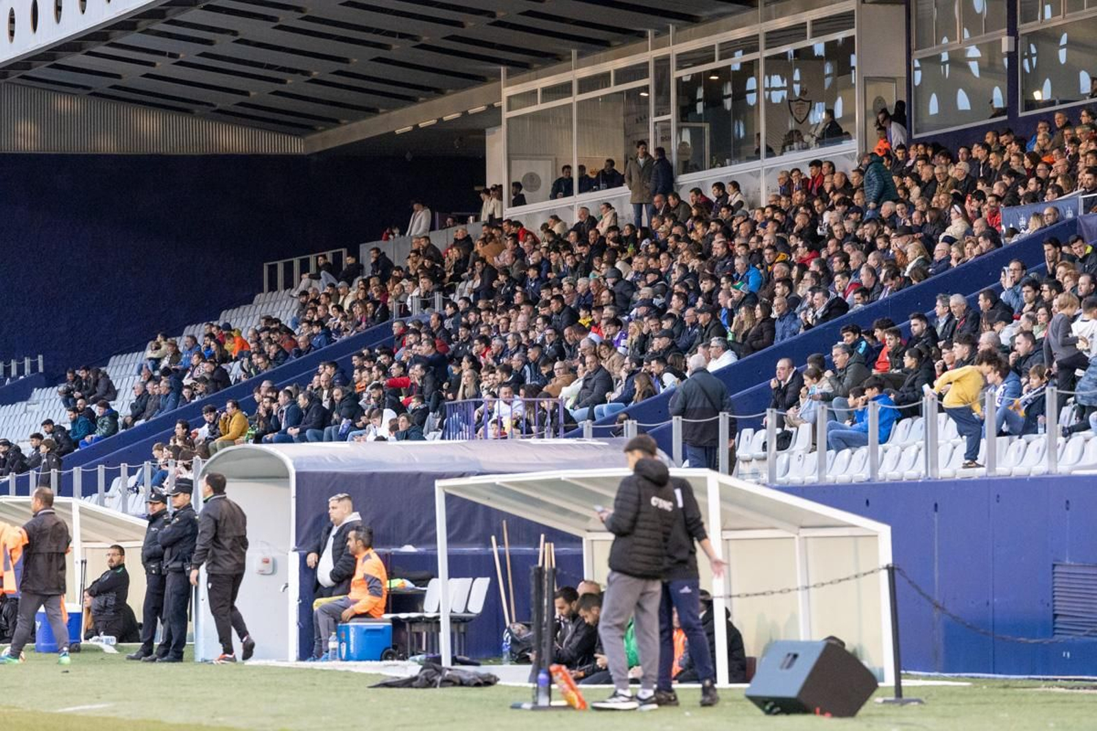 La emoción del triunfo in extremis del Real Jaén ante el Atlético Mancha Real, en imágenes