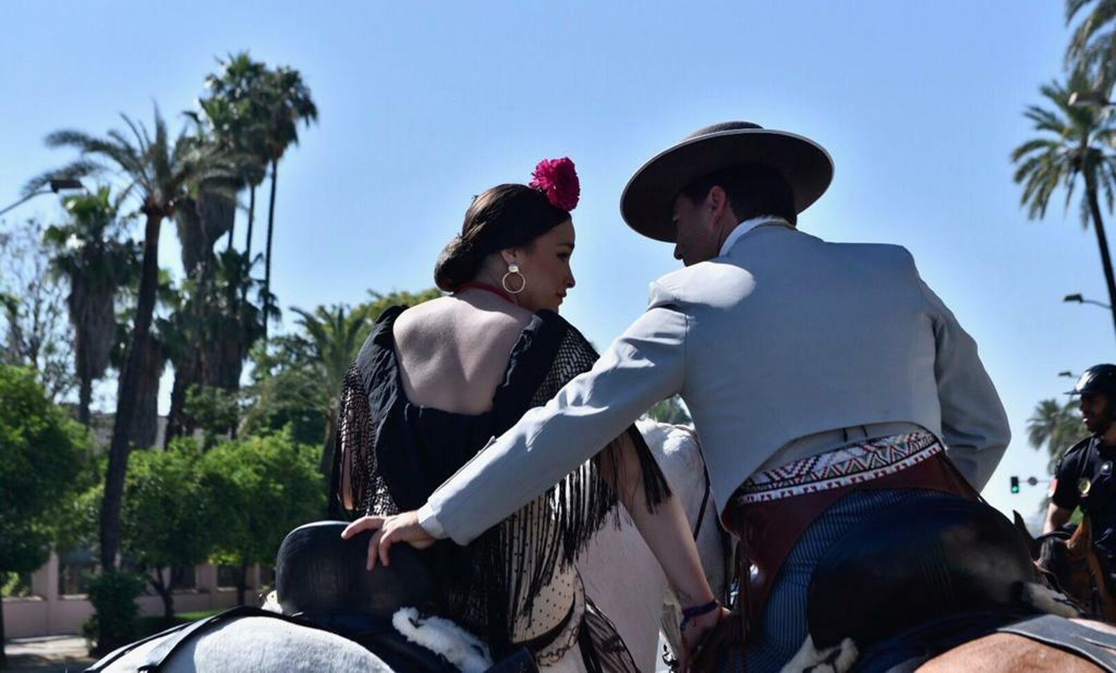 Las imágenes de la Hermandad del Rocío del Cerro saliendo de Sevilla