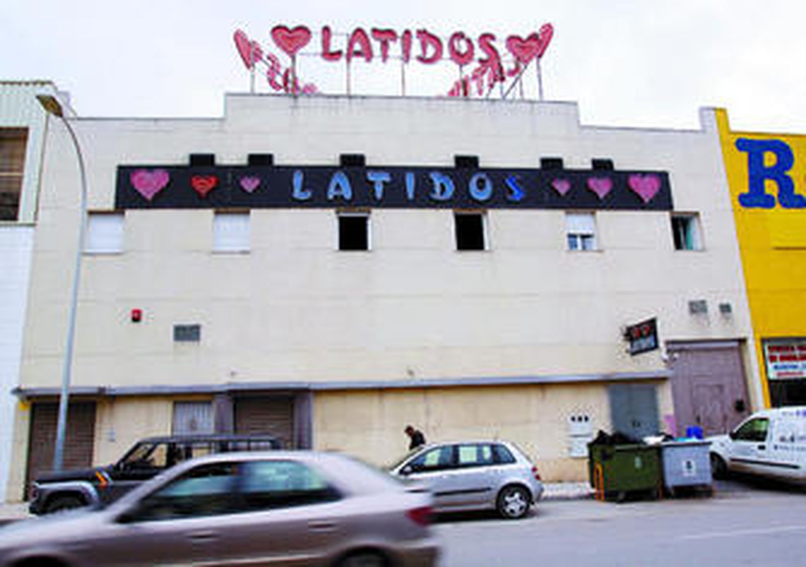 Fachada del establecimiento donde la madrugada de ayer se produjo el incendio.