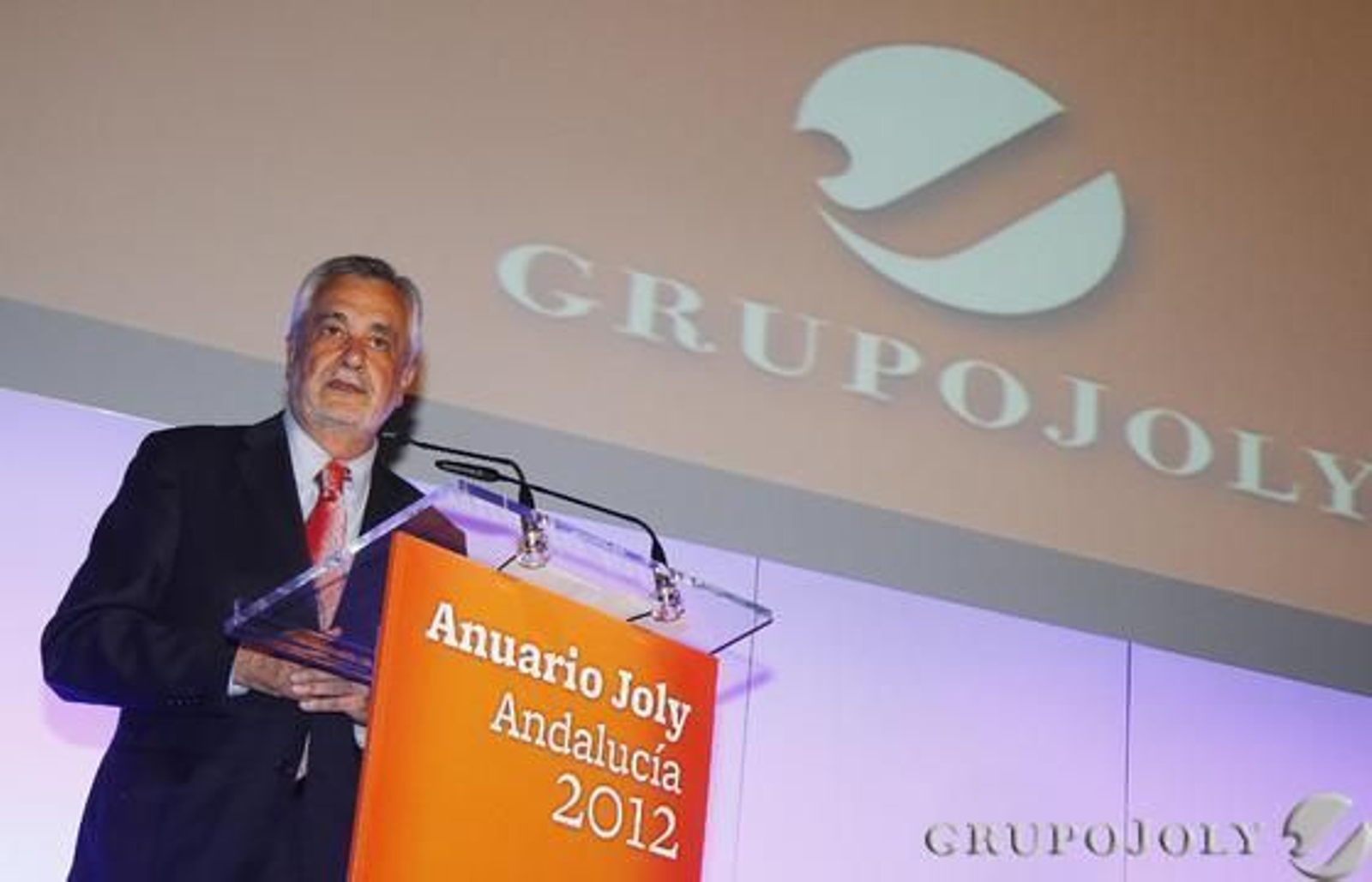 José Antonio Griñán, durante su intervención.  Foto: A. Pizarro - M. Gómez - J.C. Vázquez - V. Hidalgo