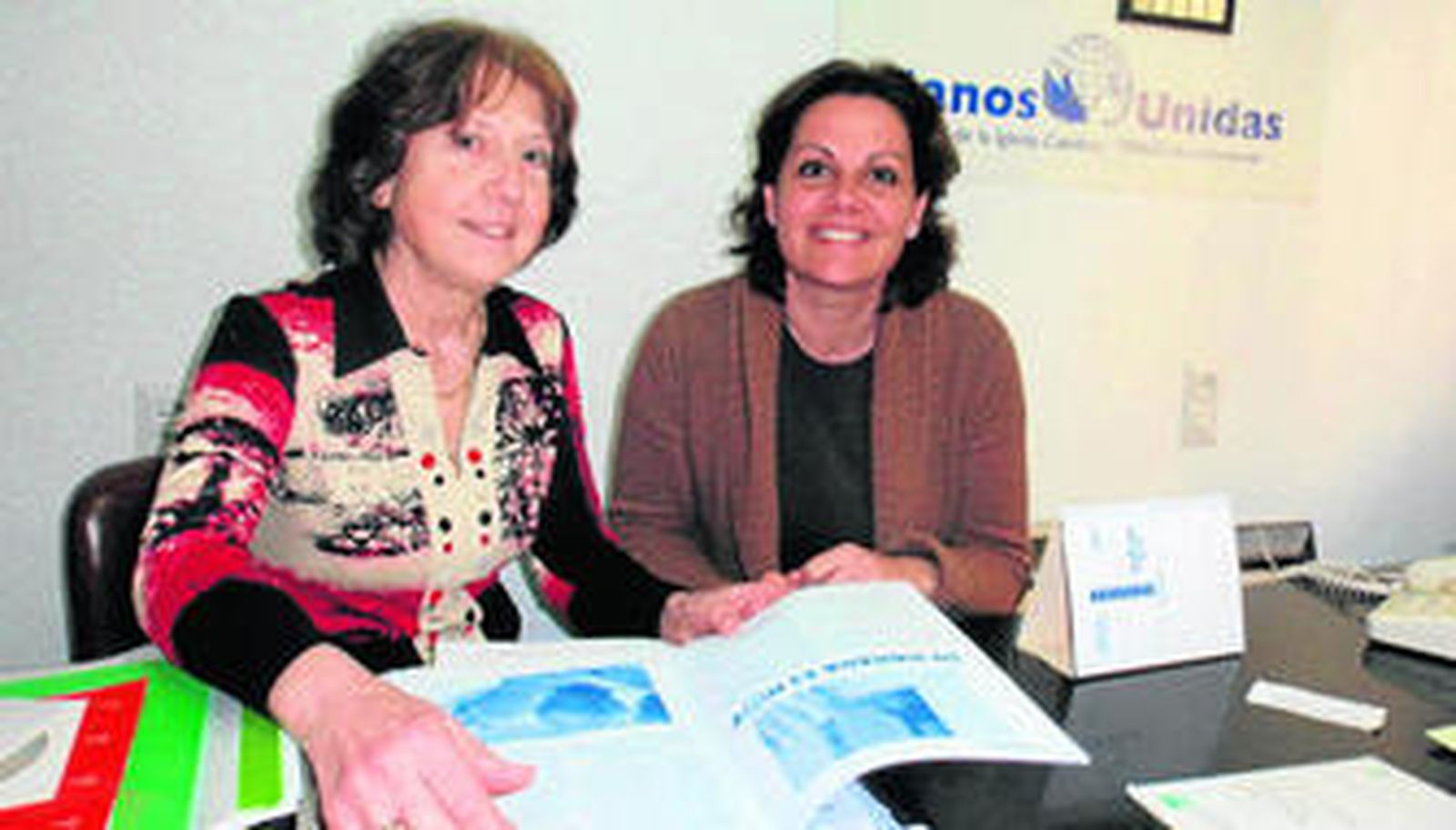 Isabel Mendizábal y María del Carmen Torres, responsable de comunicación y presidenta de la ONG.