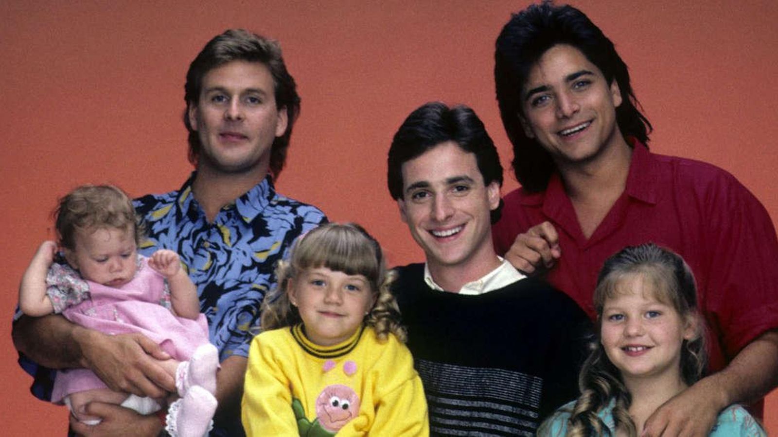 Saget, en el centro, junto a los otros actores de 'Padres Forzosos'